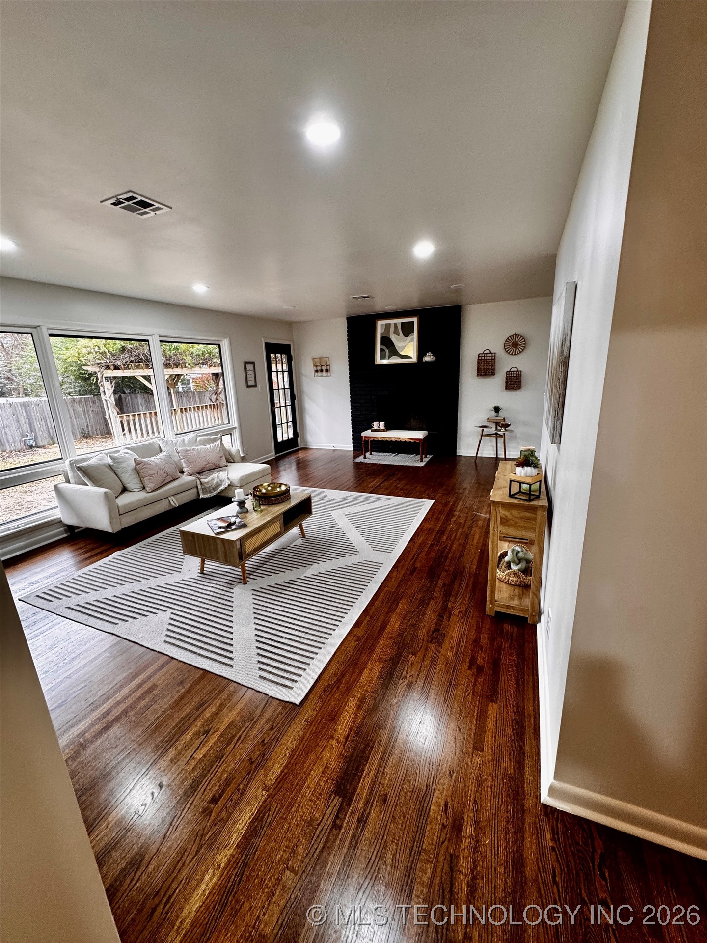 4320 E 60th Street Property Photo 18