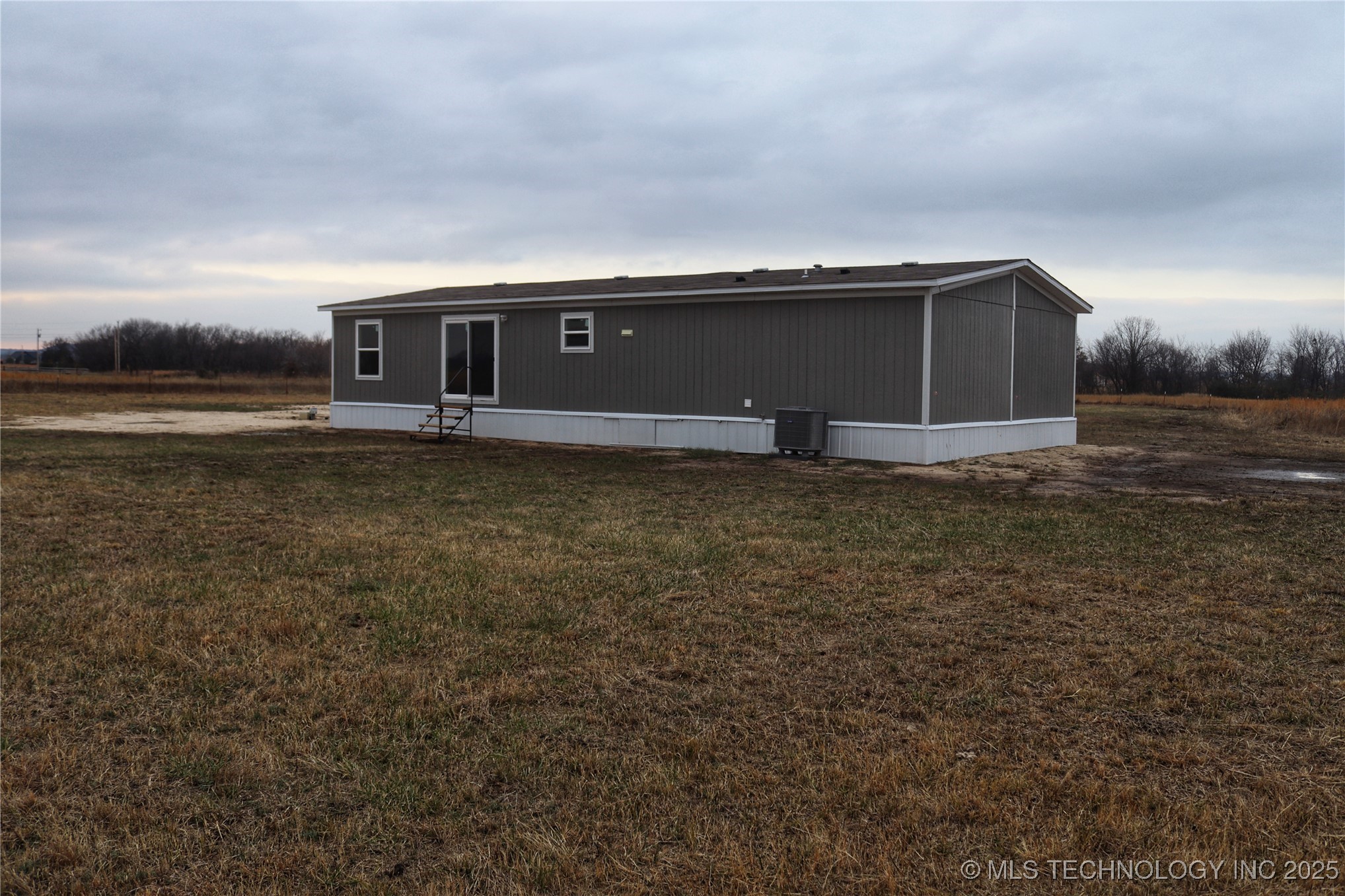 16130 Harper Lane Property Photo 8