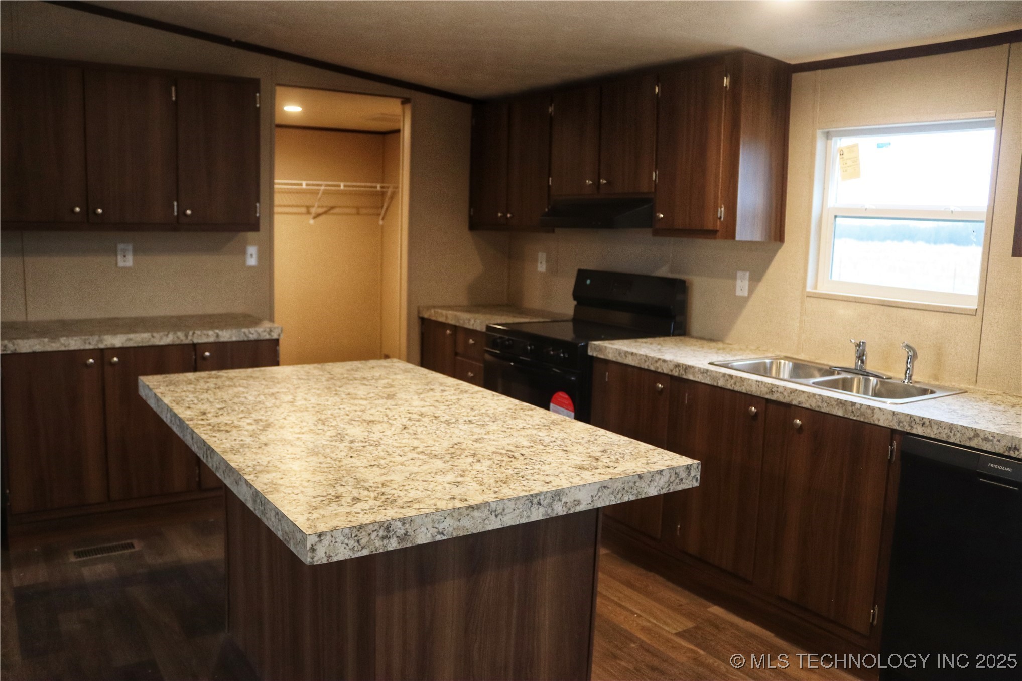 16130 Harper Lane Property Photo 34