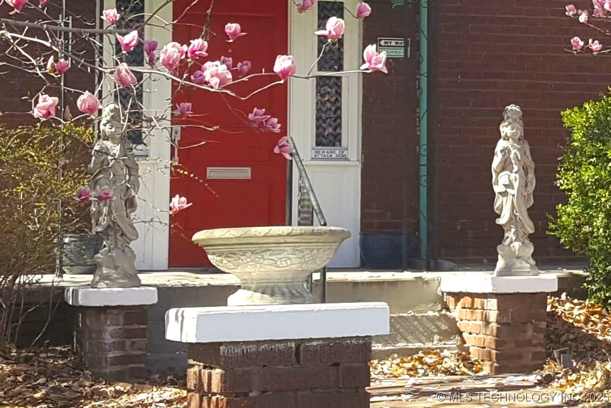 1302 S Elwood Avenue Property Photo 3