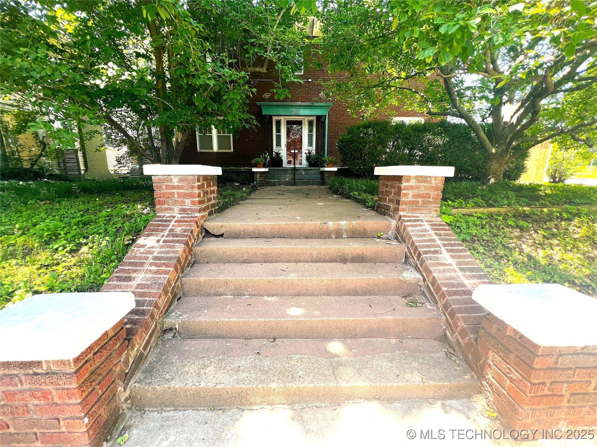 1302 S Elwood Avenue Property Photo 6