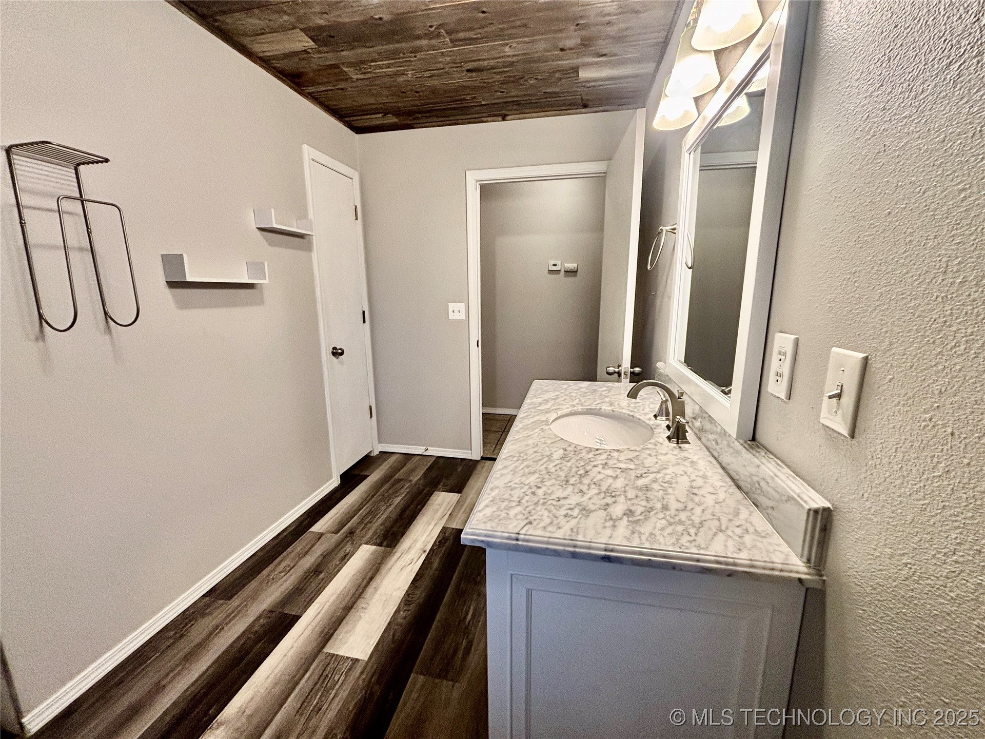 413804 E 1212 Road Property Photo 25