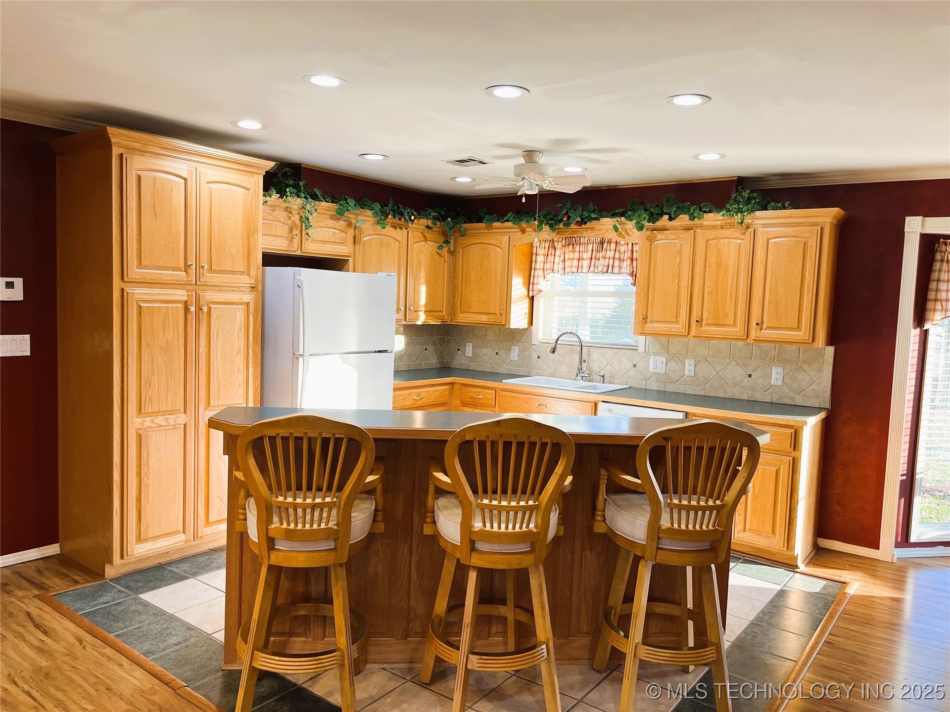 1230 Se 2nd Court Property Photo 3