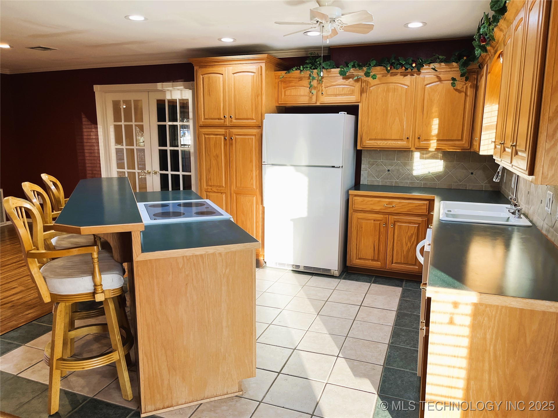 1230 Se 2nd Court Property Photo 4