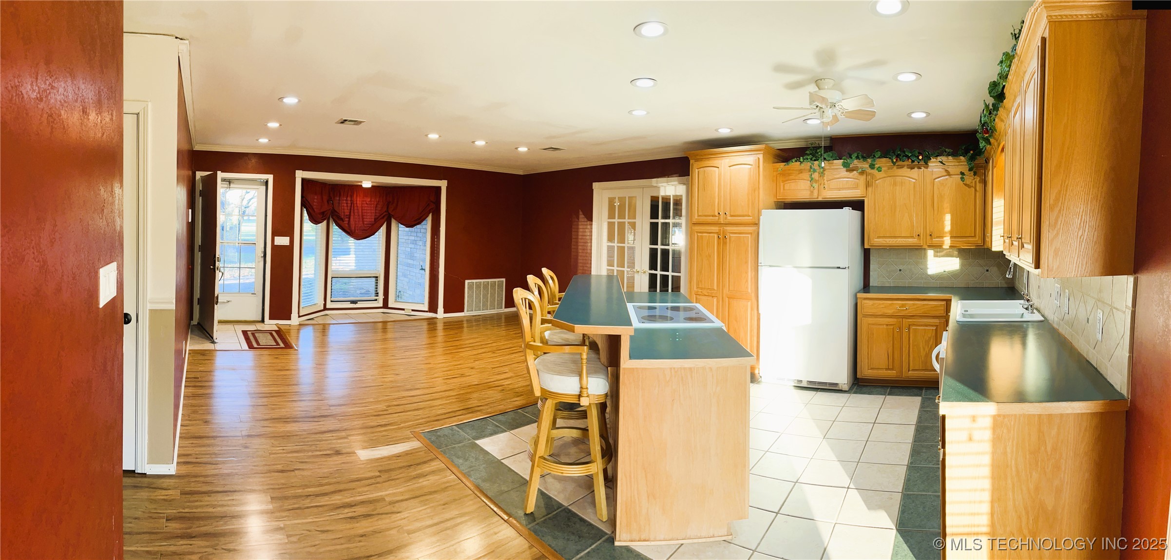 1230 Se 2nd Court Property Photo 5