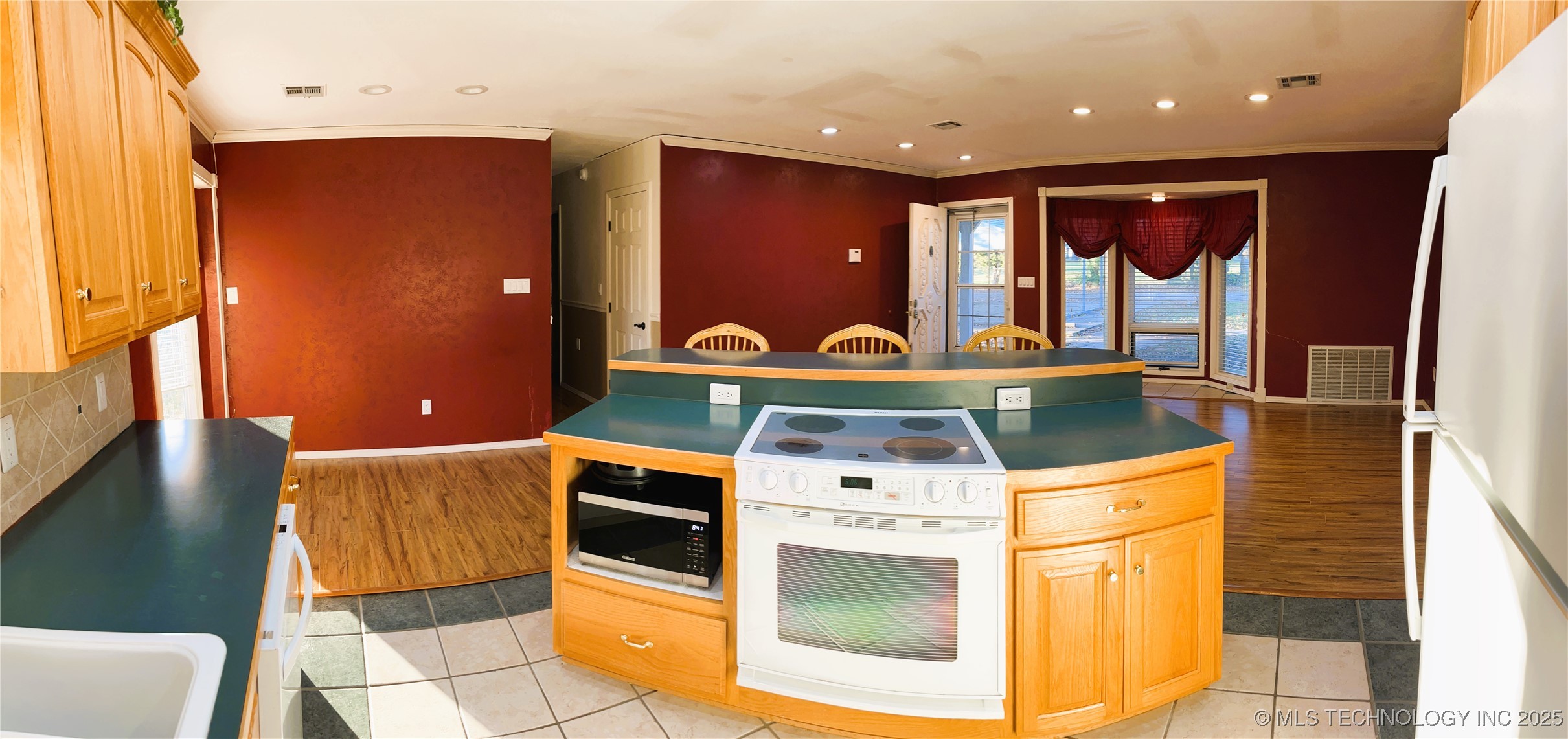 1230 Se 2nd Court Property Photo 6