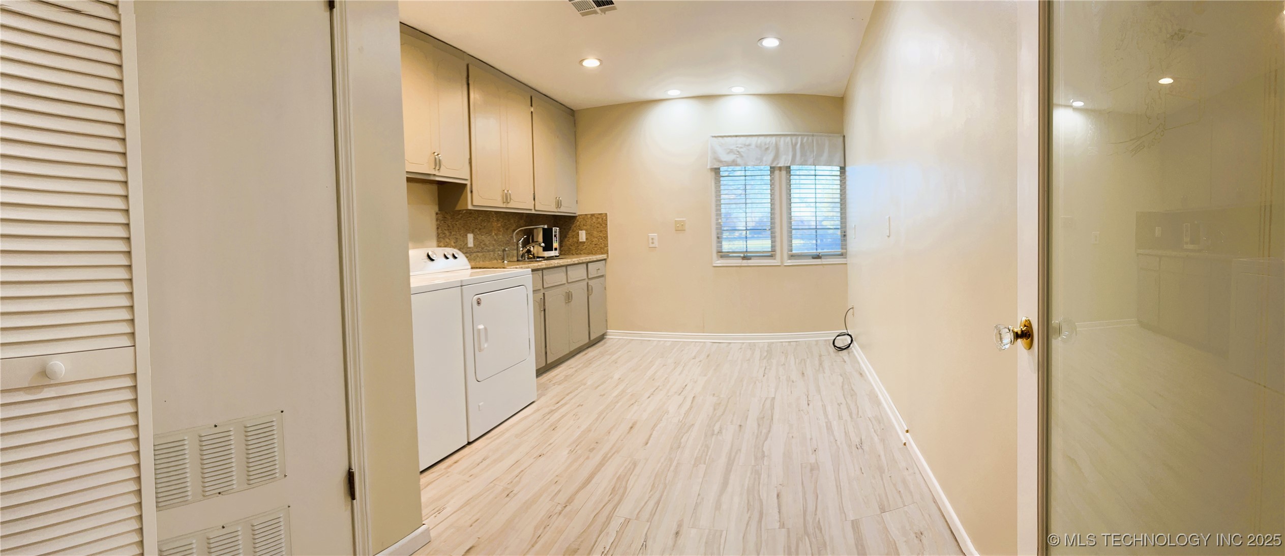 1230 Se 2nd Court Property Photo 13