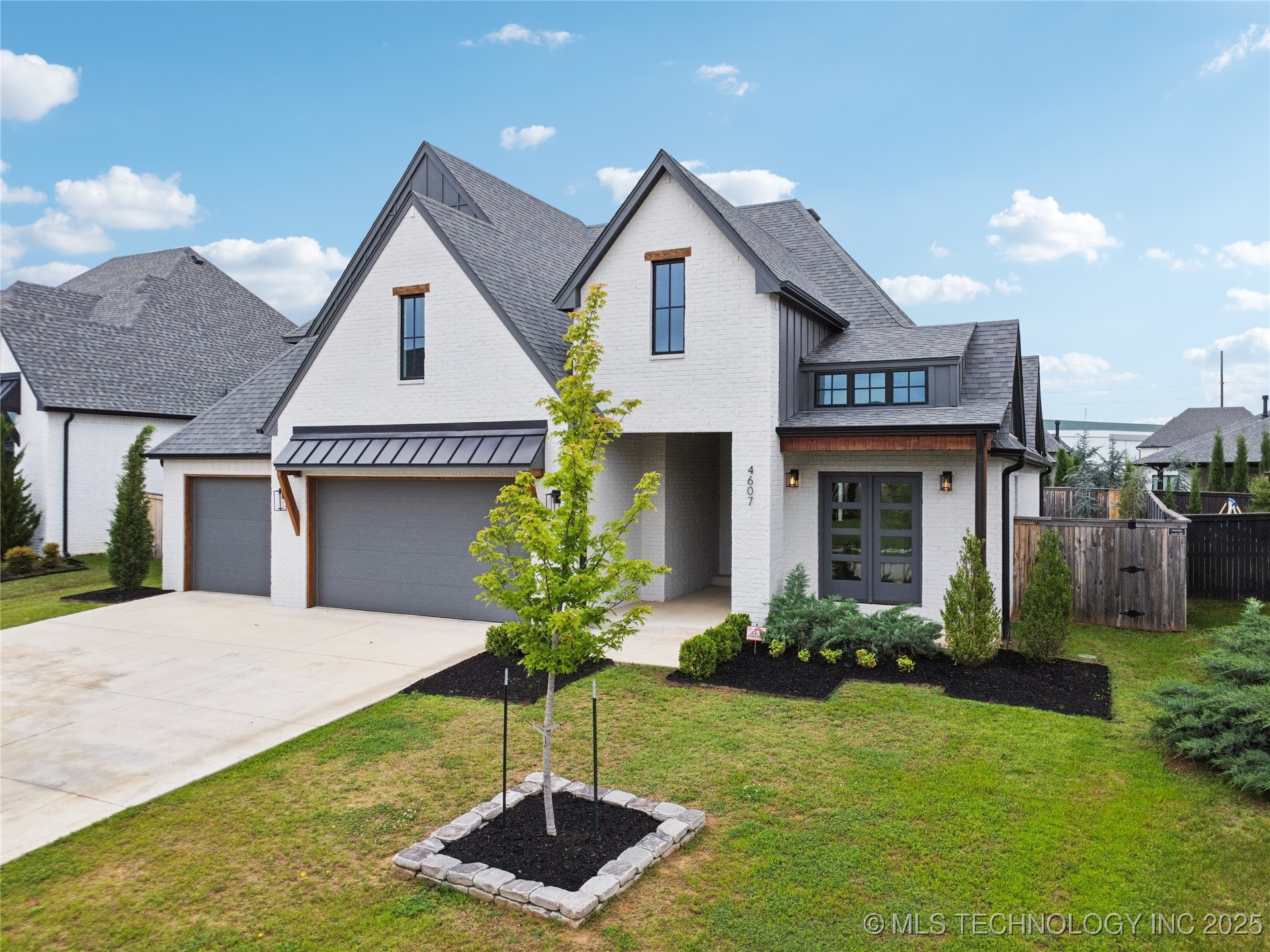 4607 S Retana Place Property Photo 2