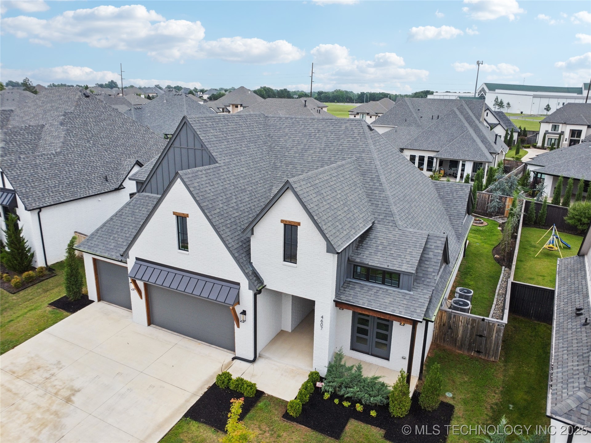 4607 S Retana Place Property Photo 3