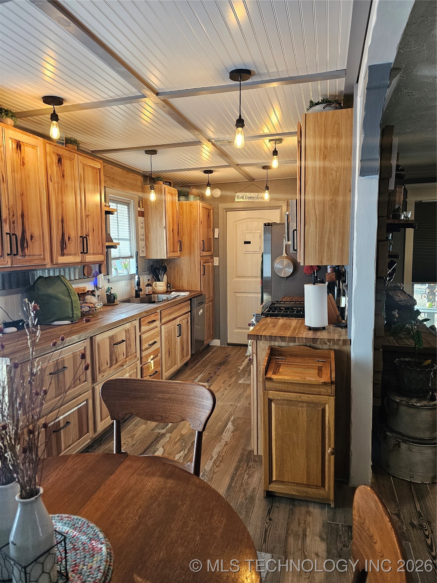 4251 Norfolk Avenue Property Photo 9