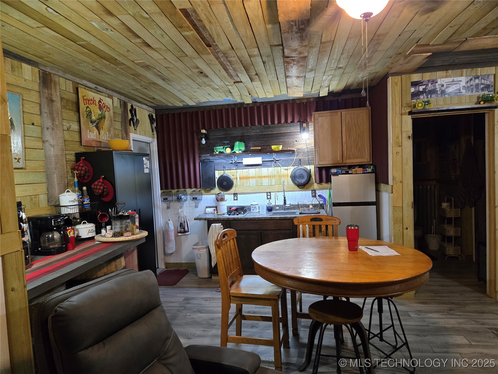 4251 Norfolk Avenue Property Photo 28