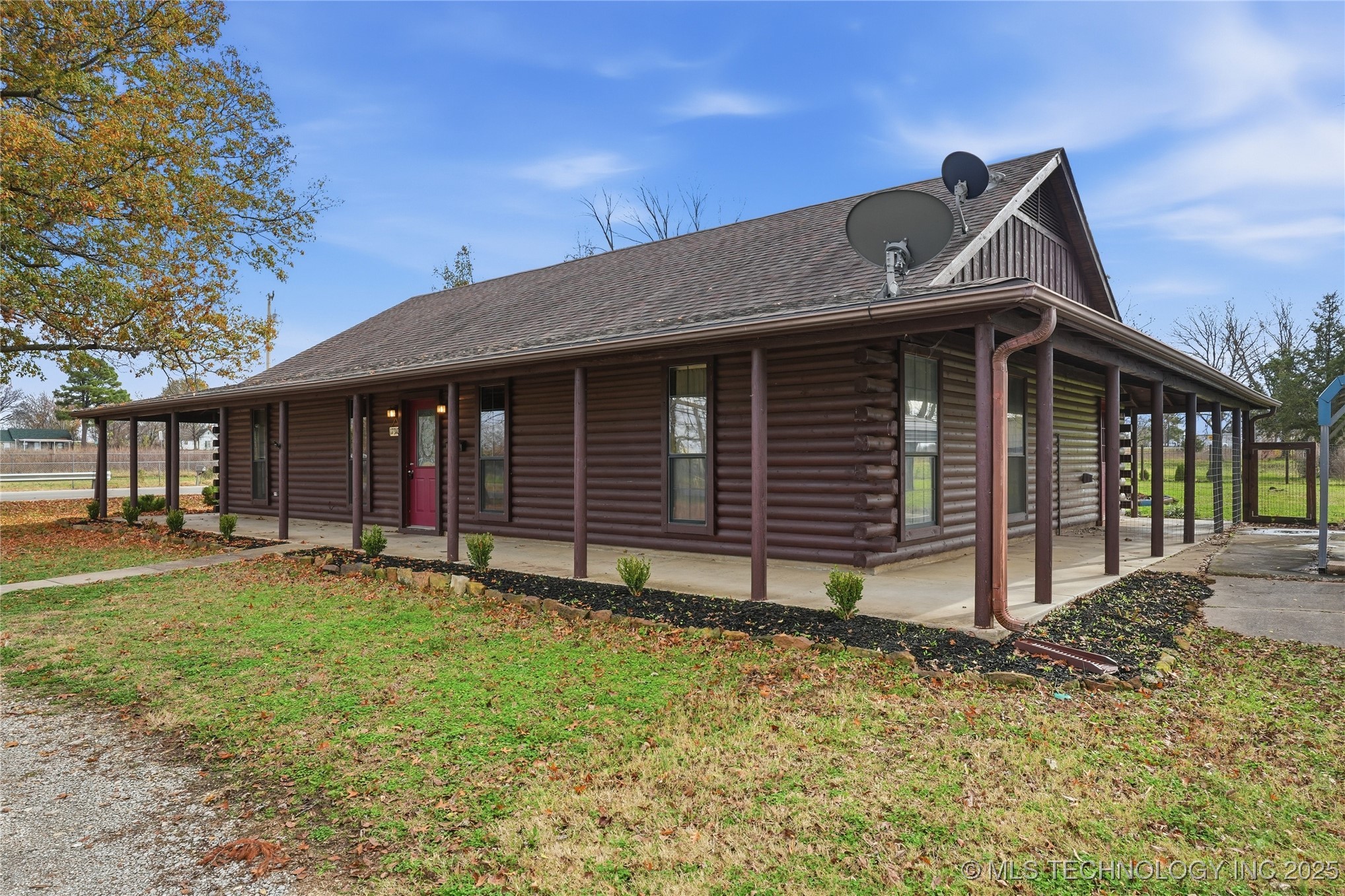 17310 E 400 Road Property Photo 1