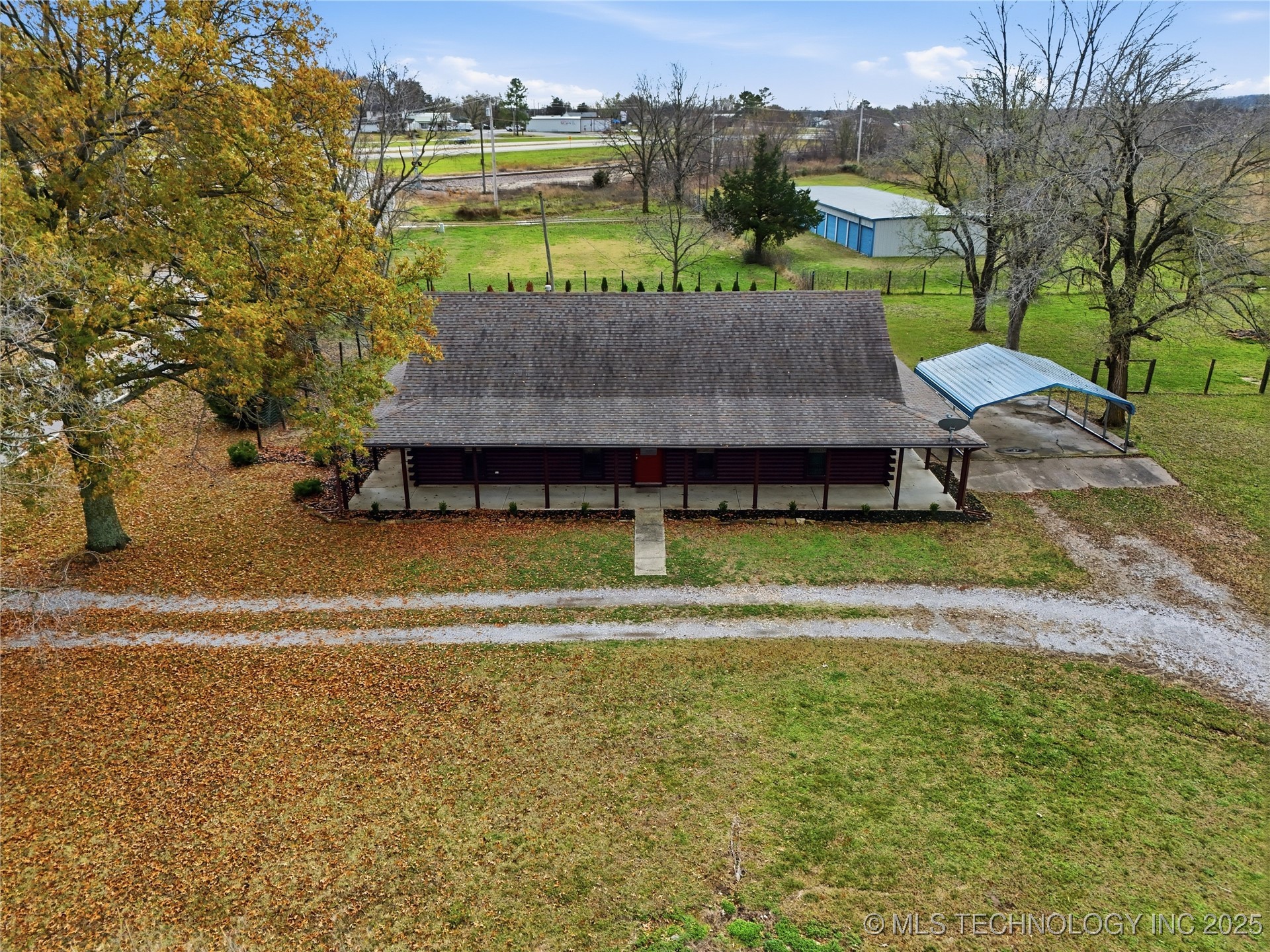 17310 E 400 Road Property Photo 4