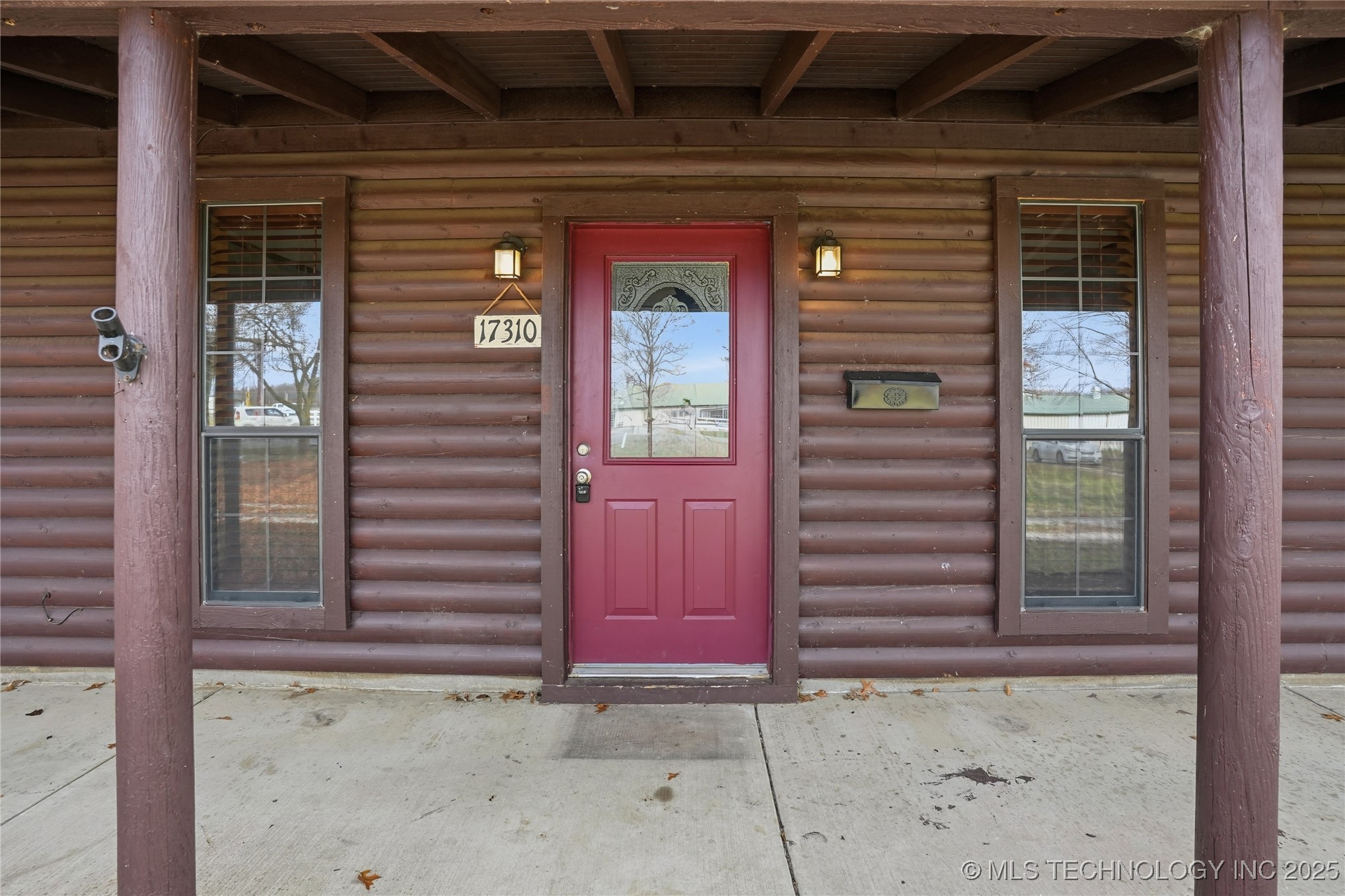 17310 E 400 Road Property Photo 8