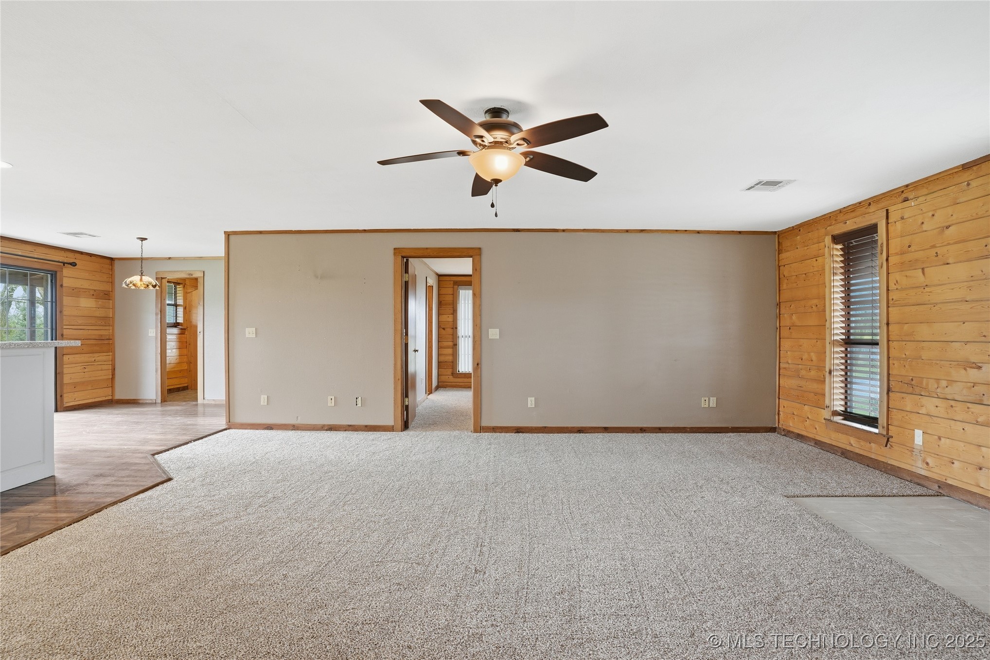 17310 E 400 Road Property Photo 10