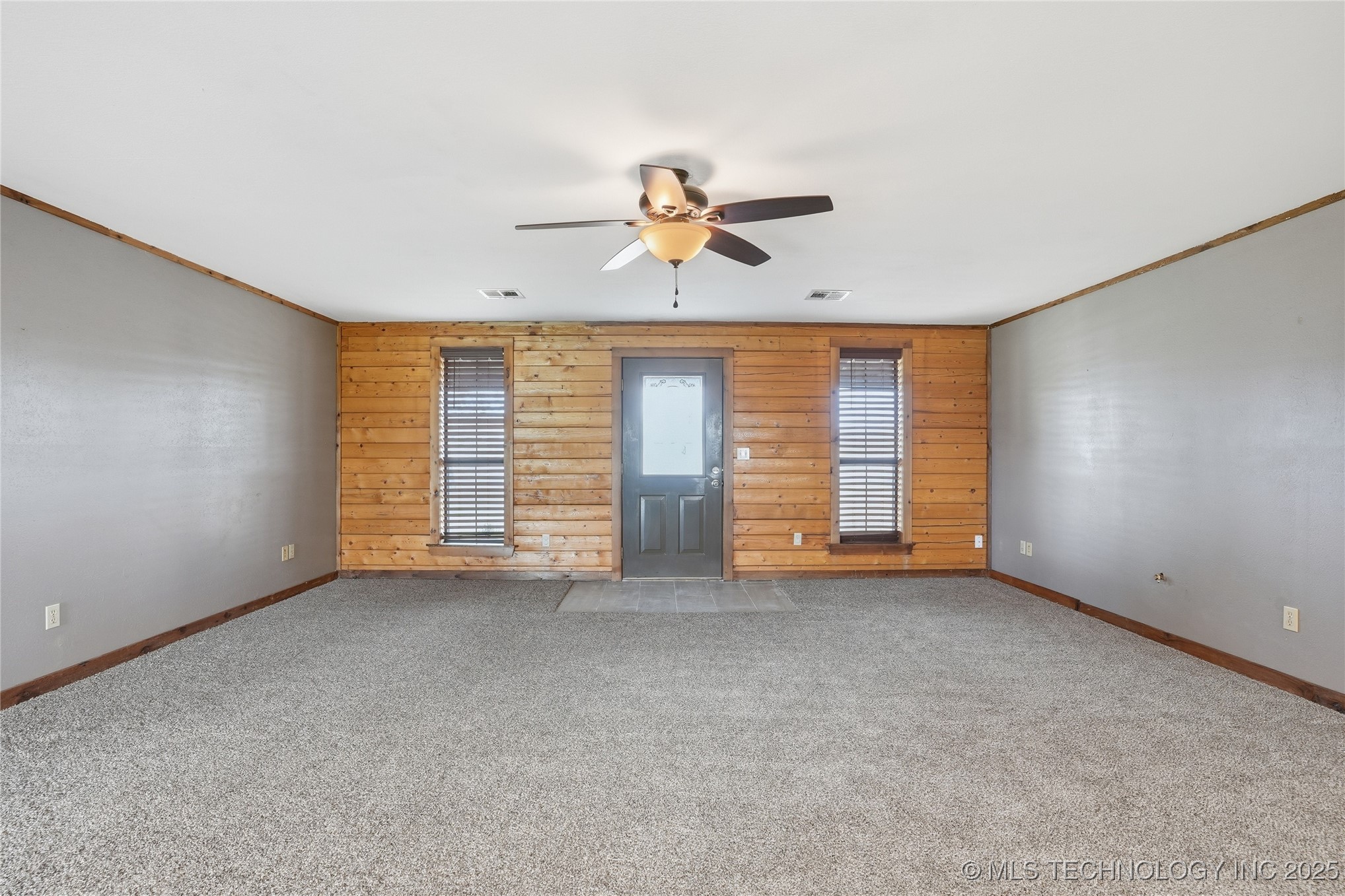 17310 E 400 Road Property Photo 11