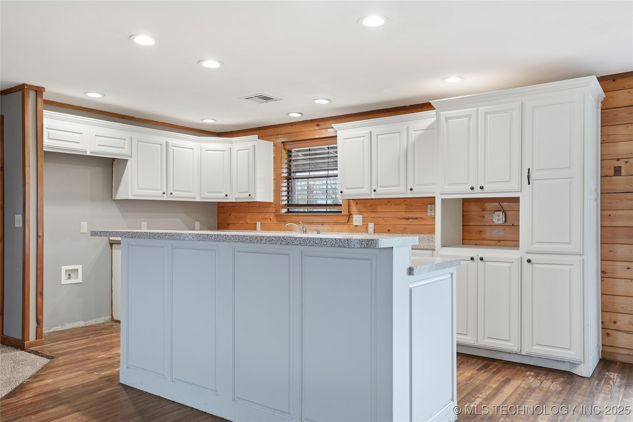 17310 E 400 Road Property Photo 13