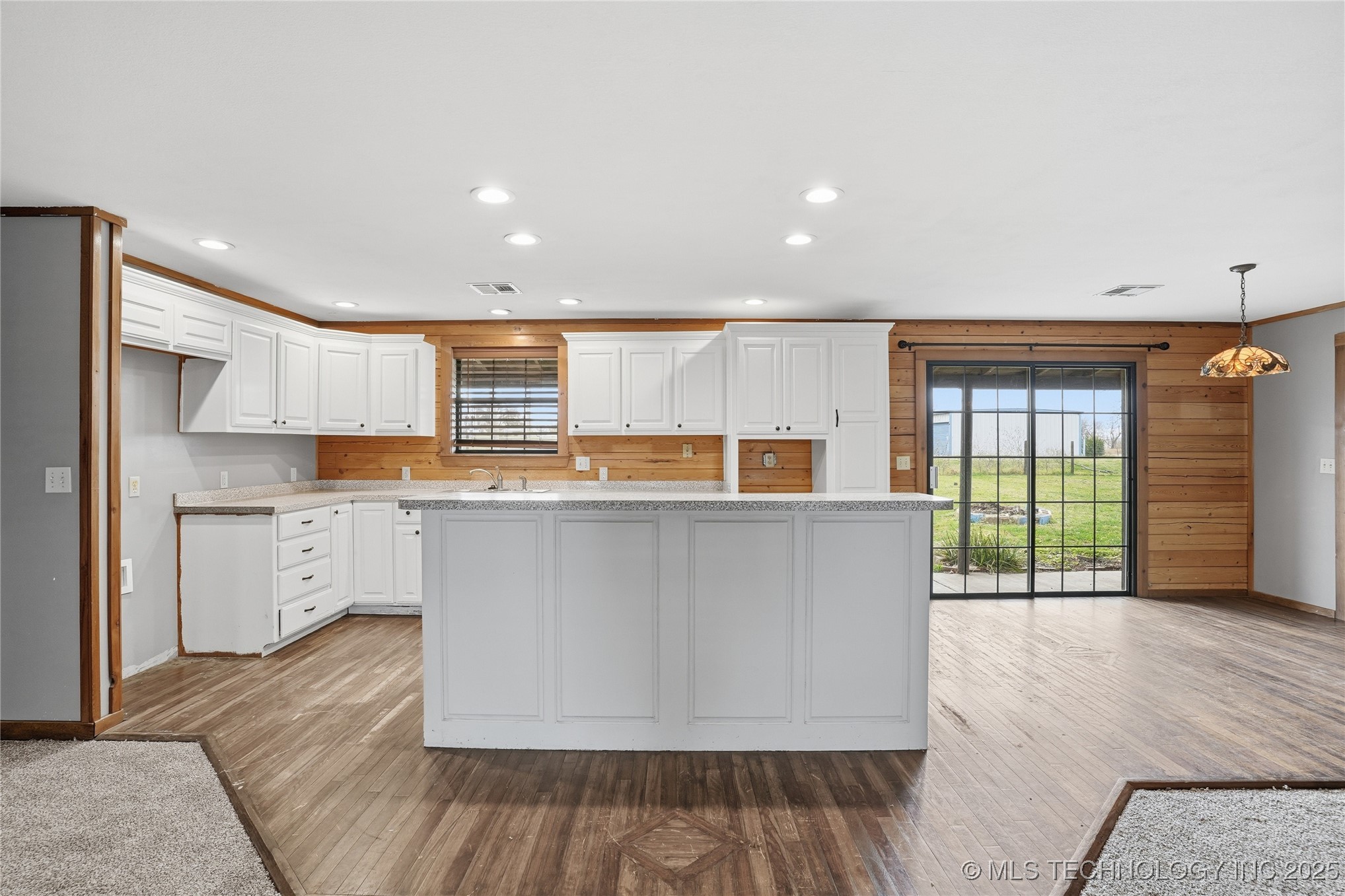 17310 E 400 Road Property Photo 14