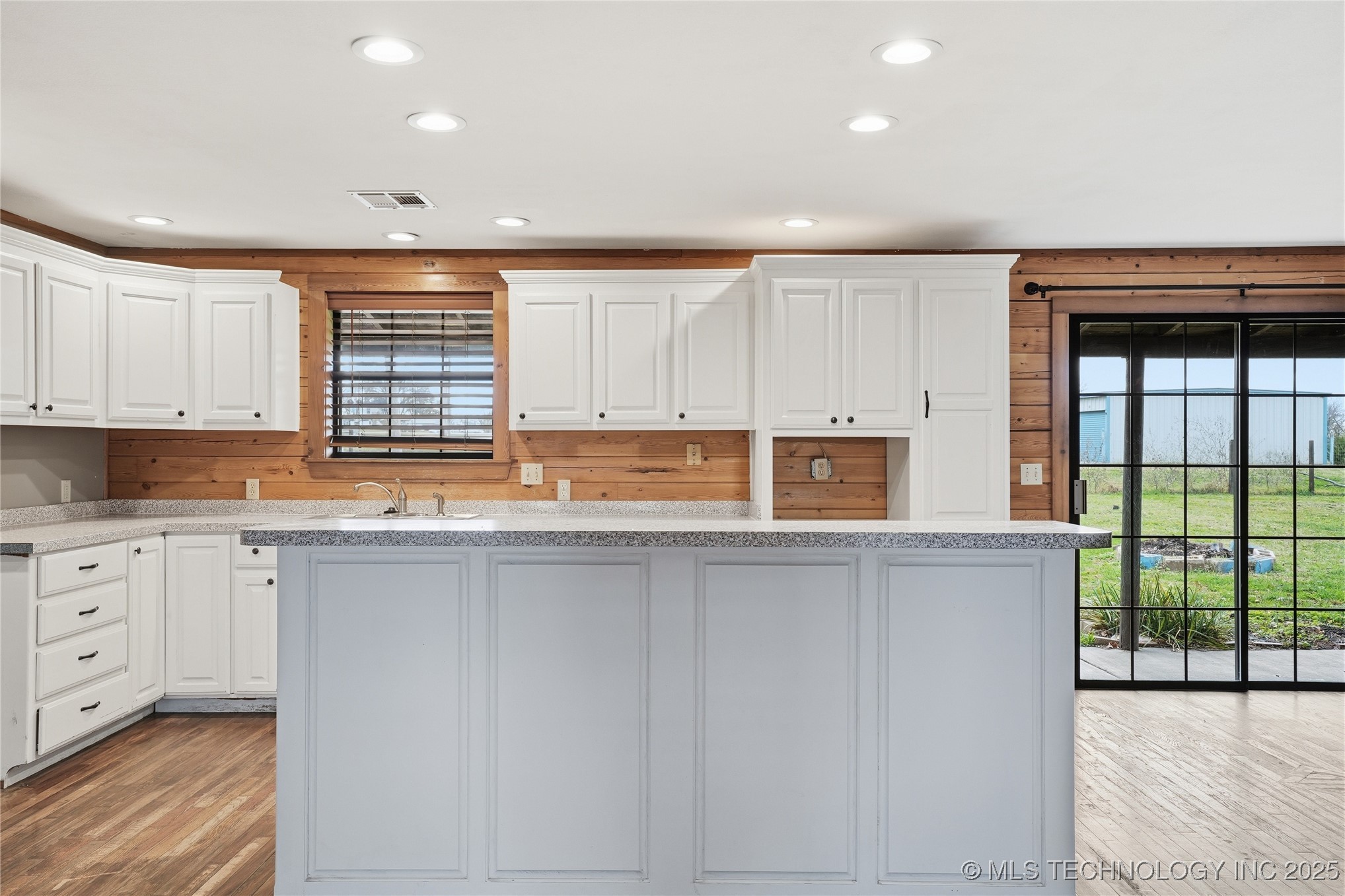 17310 E 400 Road Property Photo 15