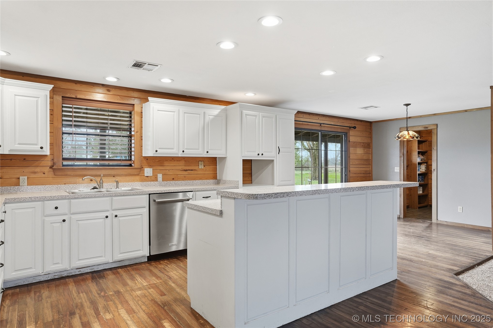 17310 E 400 Road Property Photo 16