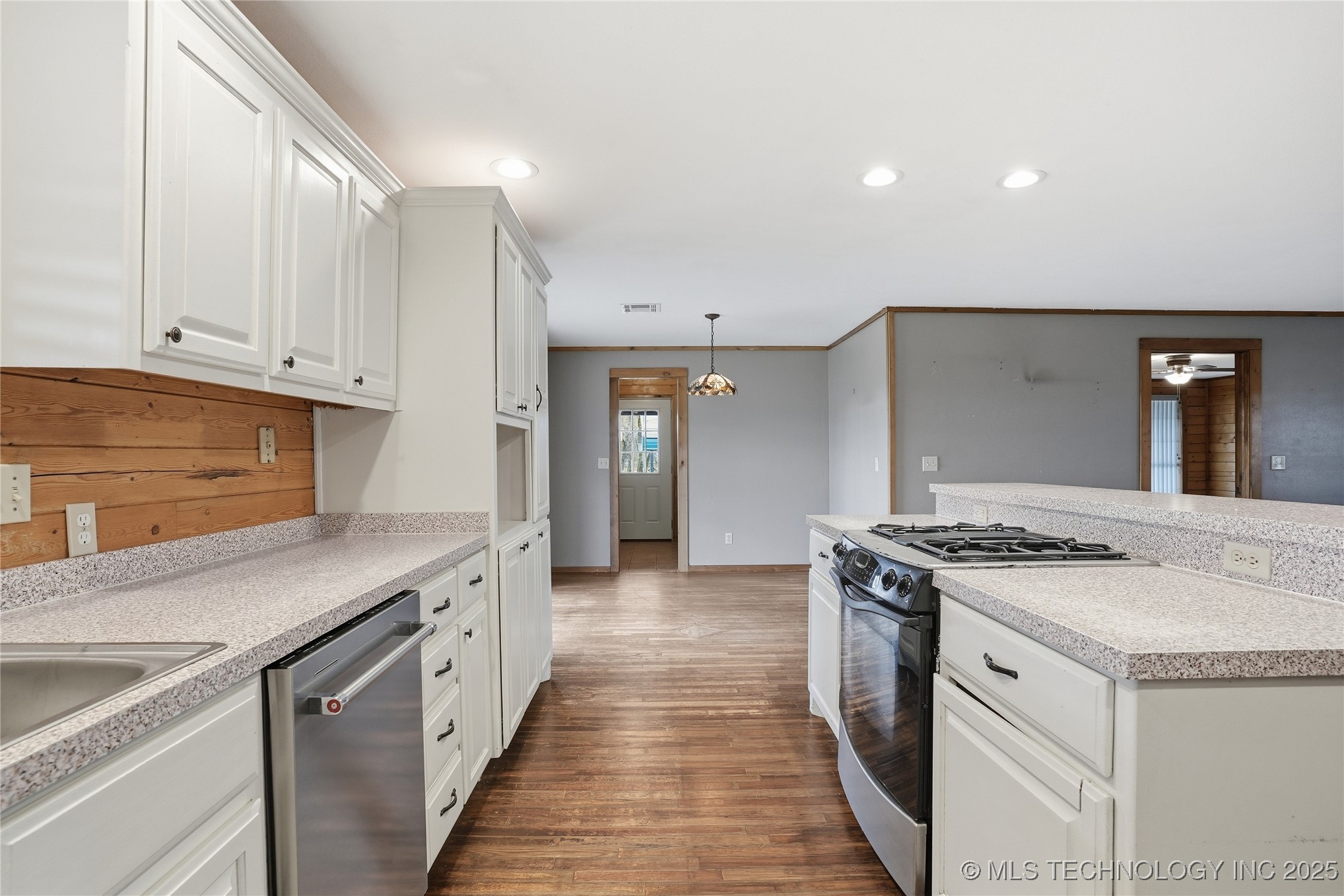 17310 E 400 Road Property Photo 18