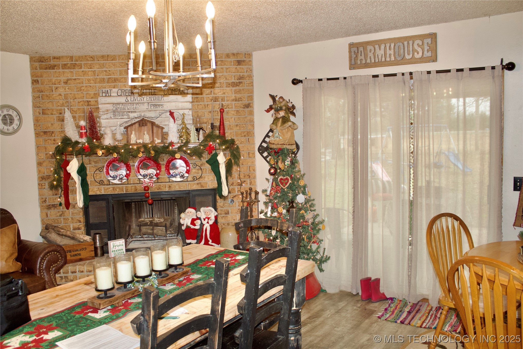 107 S Day Property Photo 4