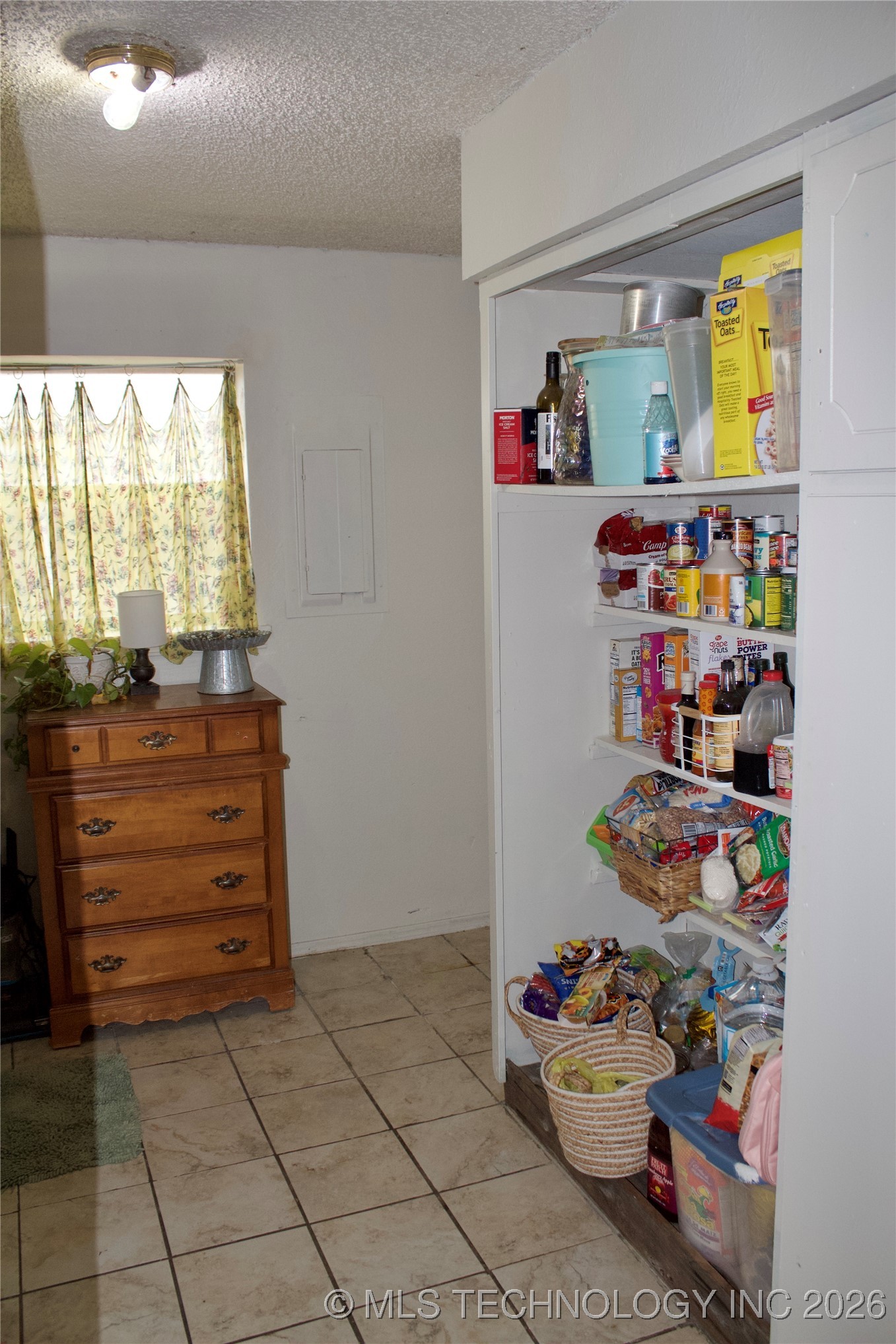 107 S Day Property Photo 5