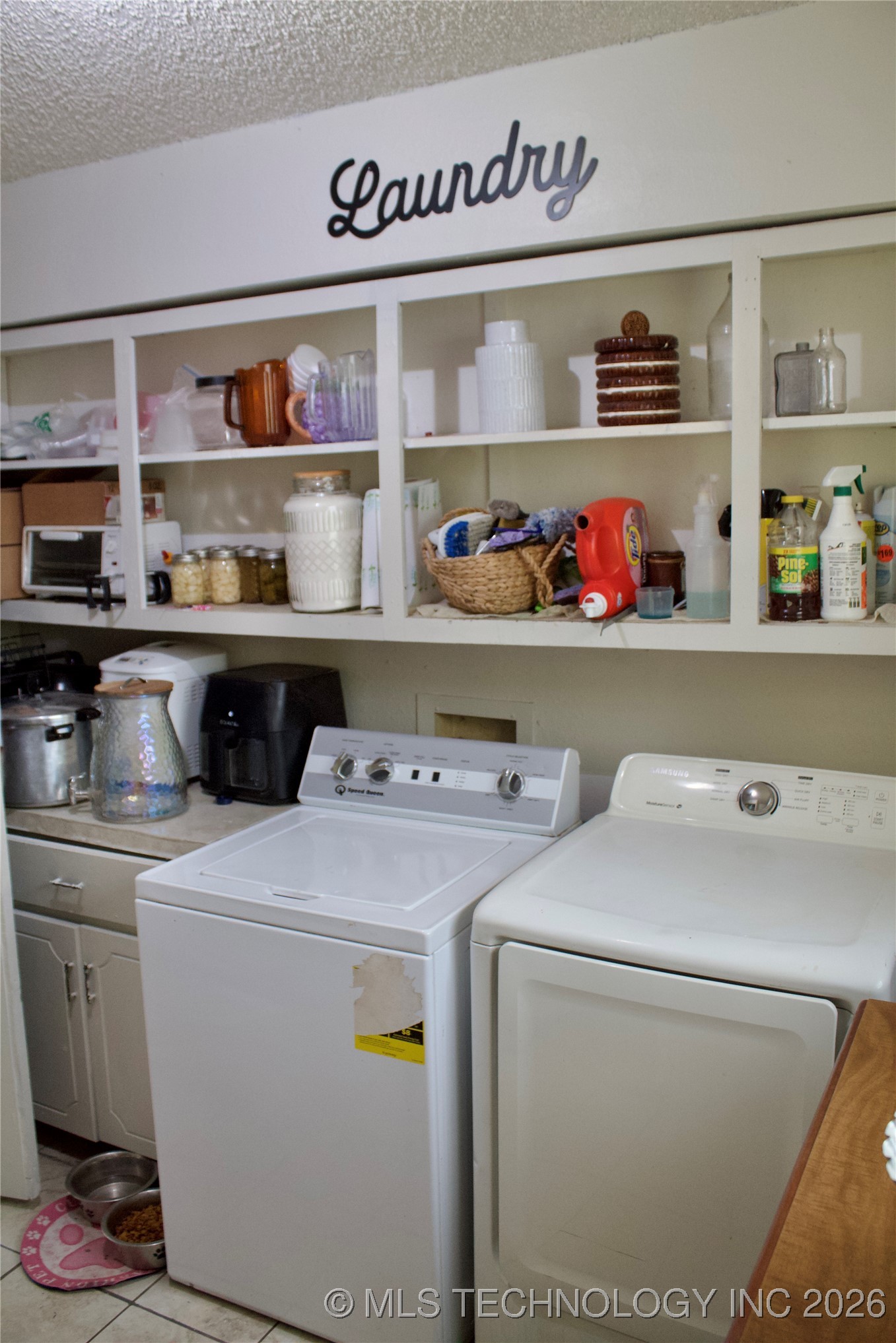 107 S Day Property Photo 6