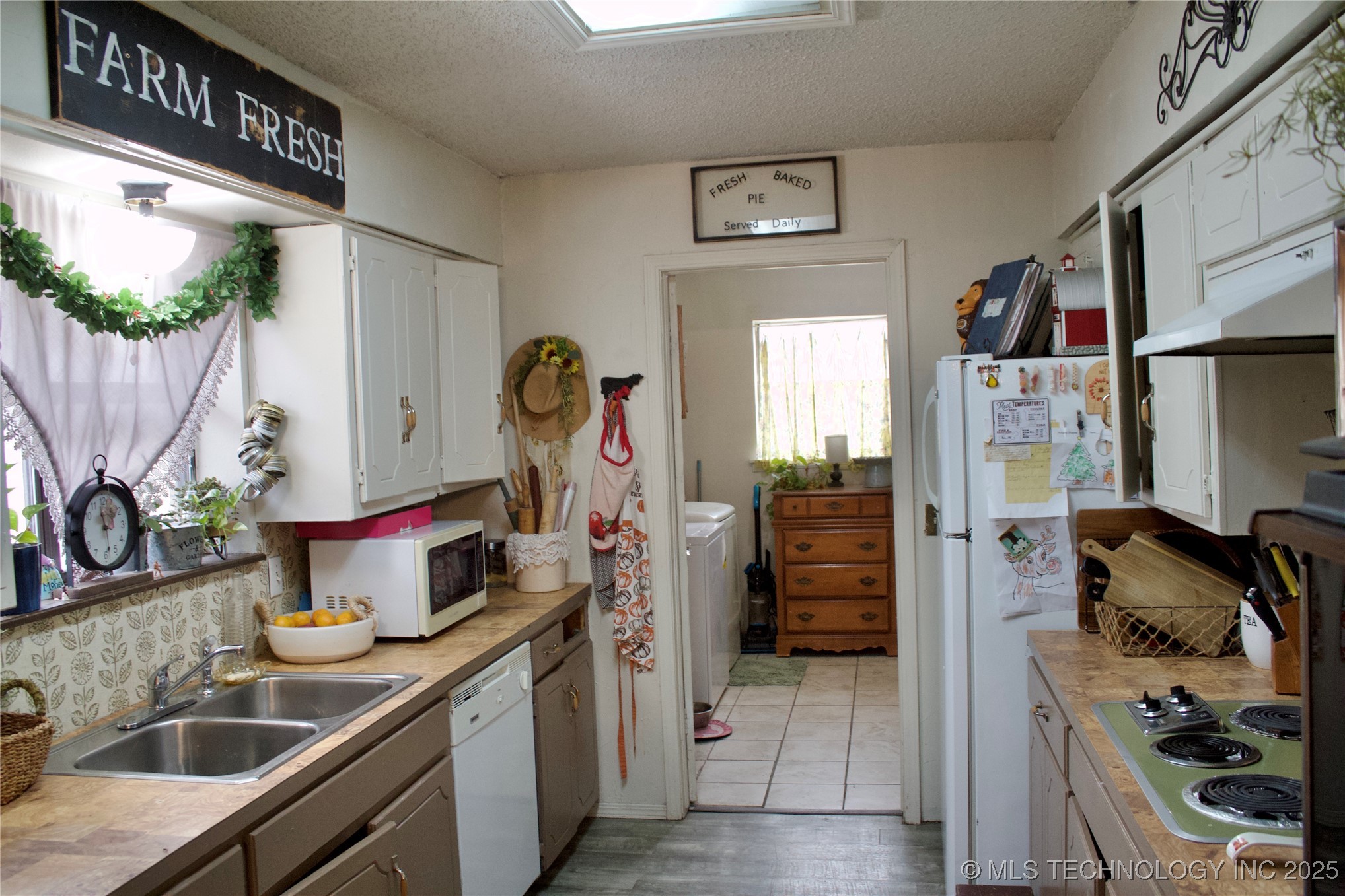 107 S Day Property Photo 7