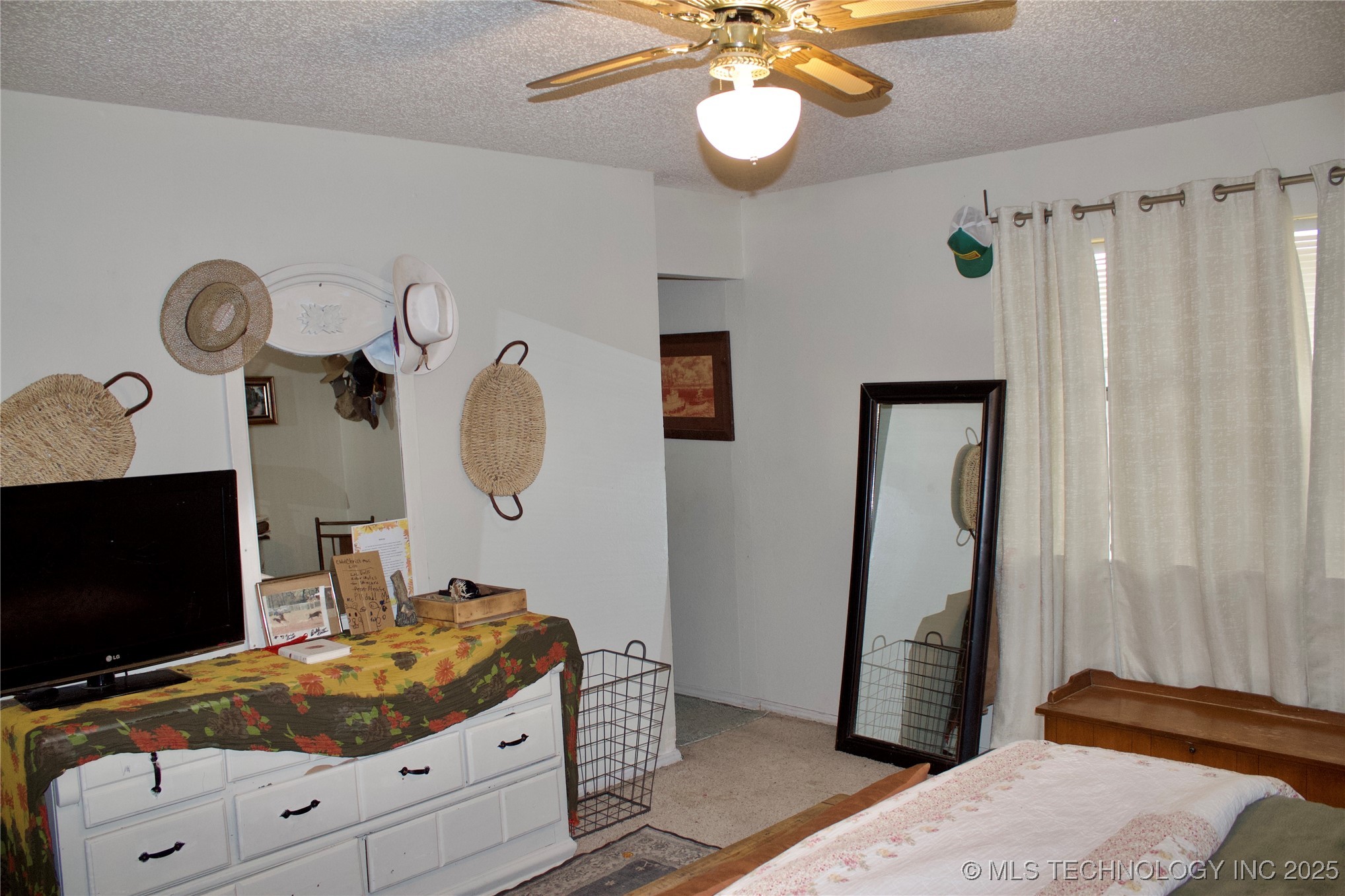 107 S Day Property Photo 16