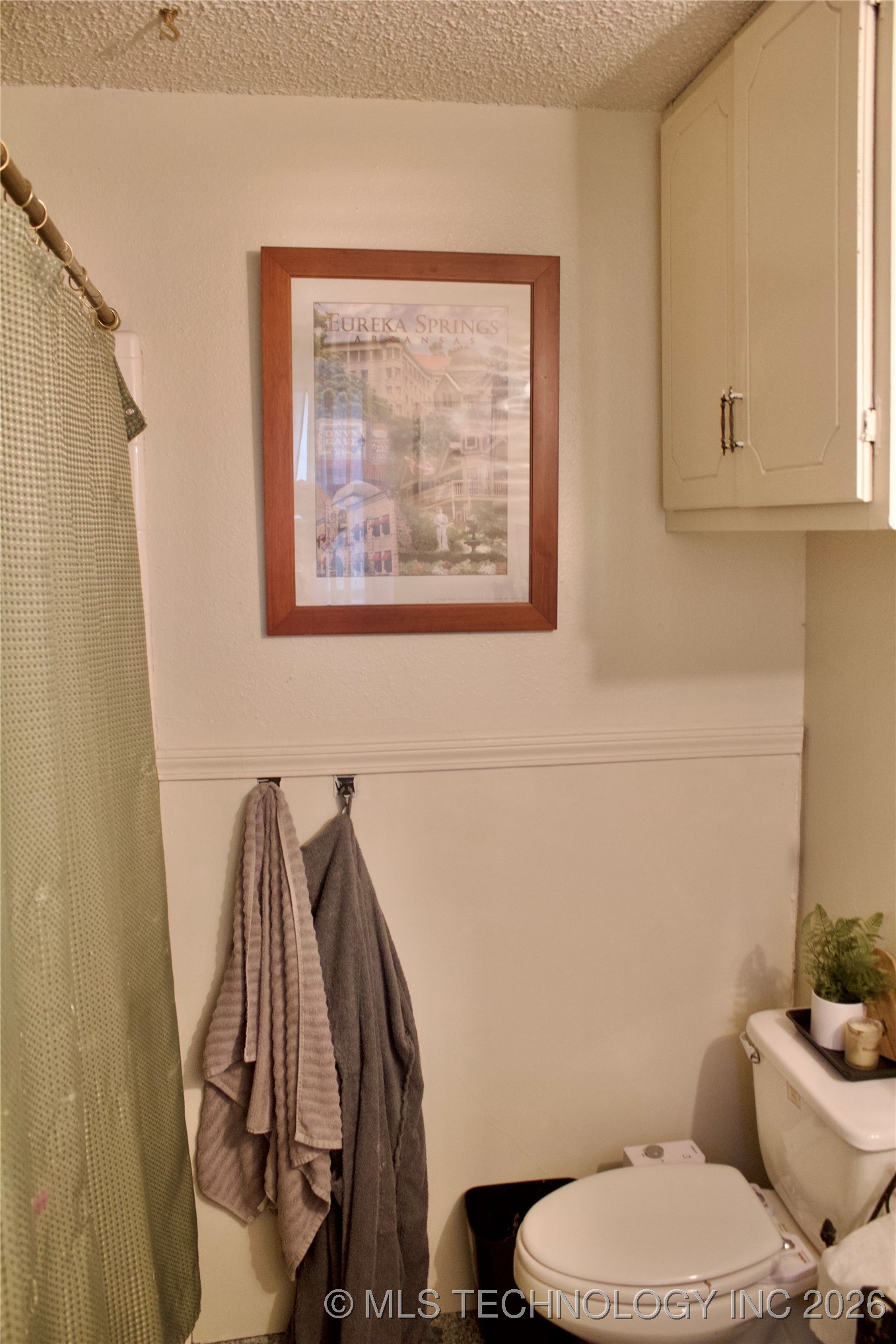 107 S Day Property Photo 18