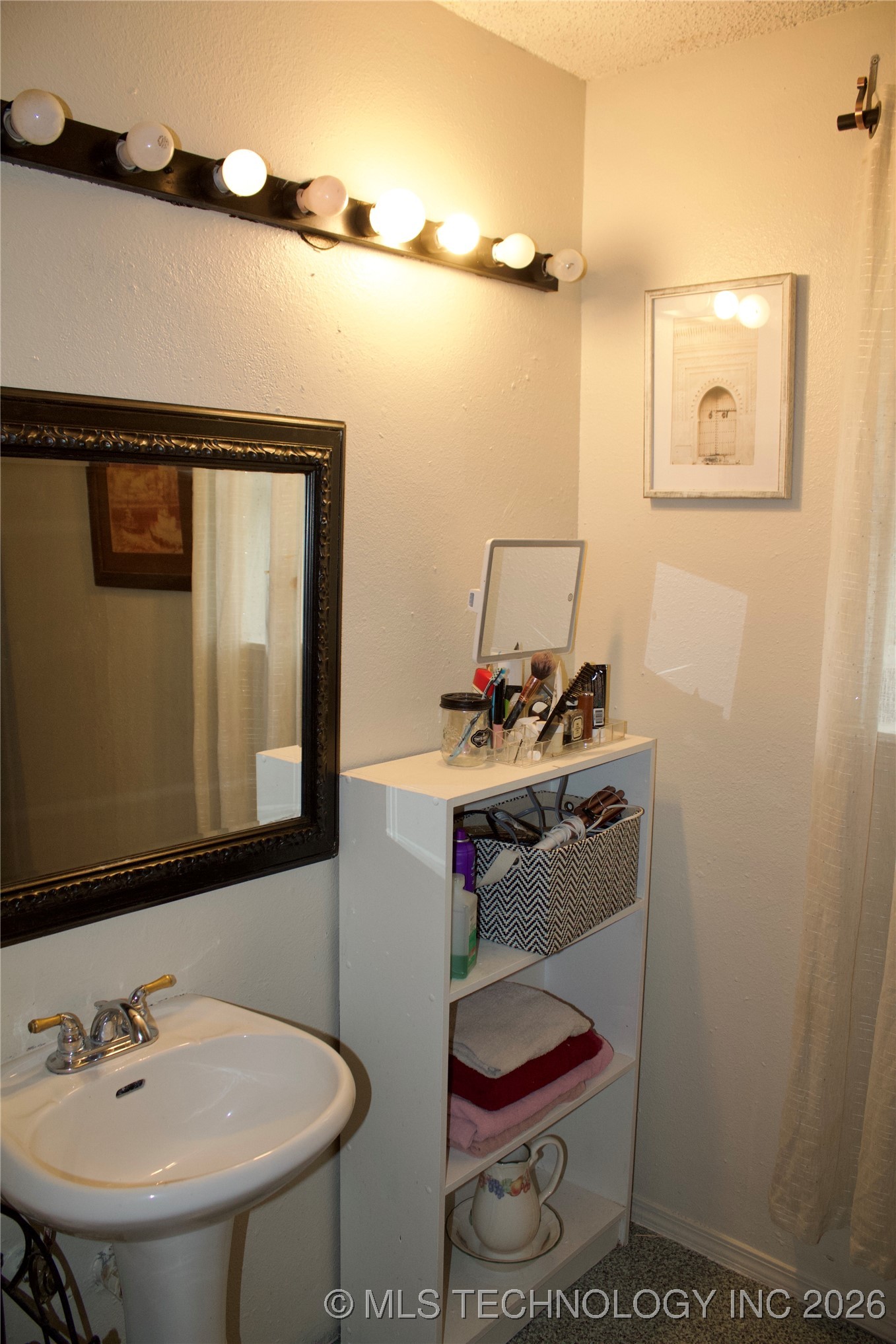 107 S Day Property Photo 19