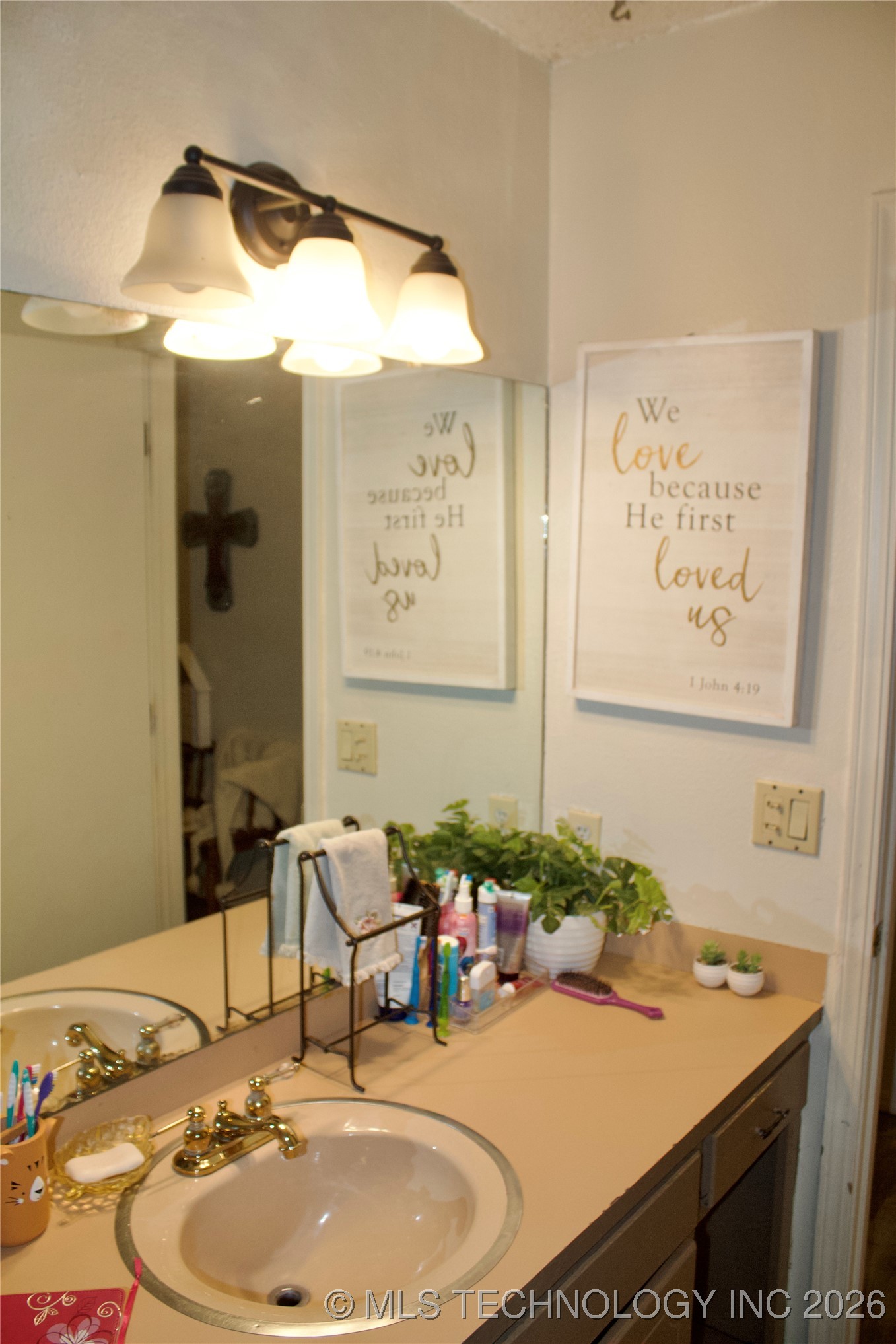 107 S Day Property Photo 23