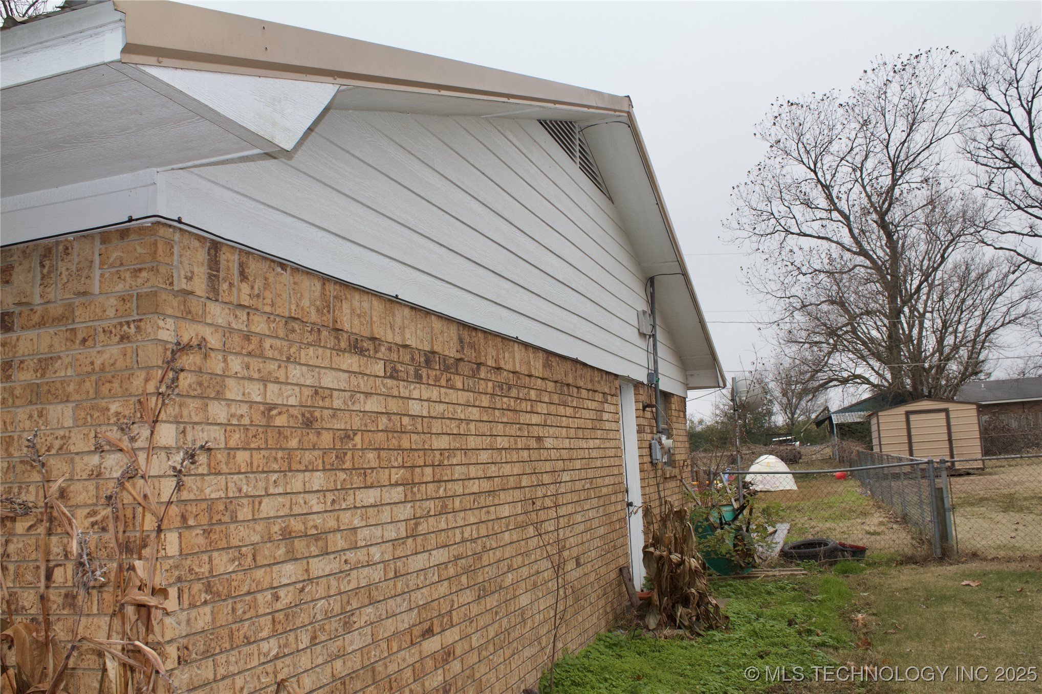 107 S Day Property Photo 27