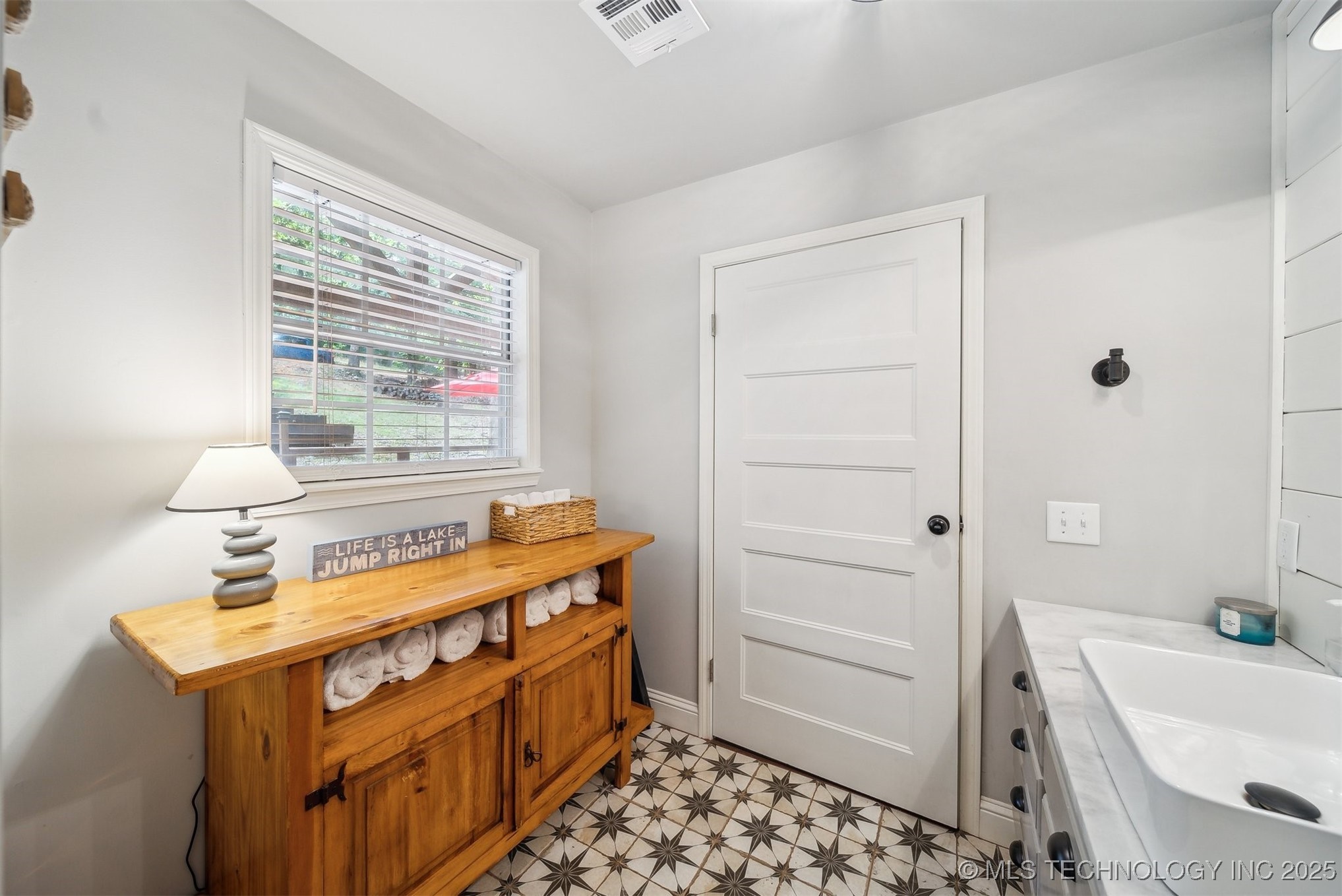 435 Tiawa Avenue Property Photo 11