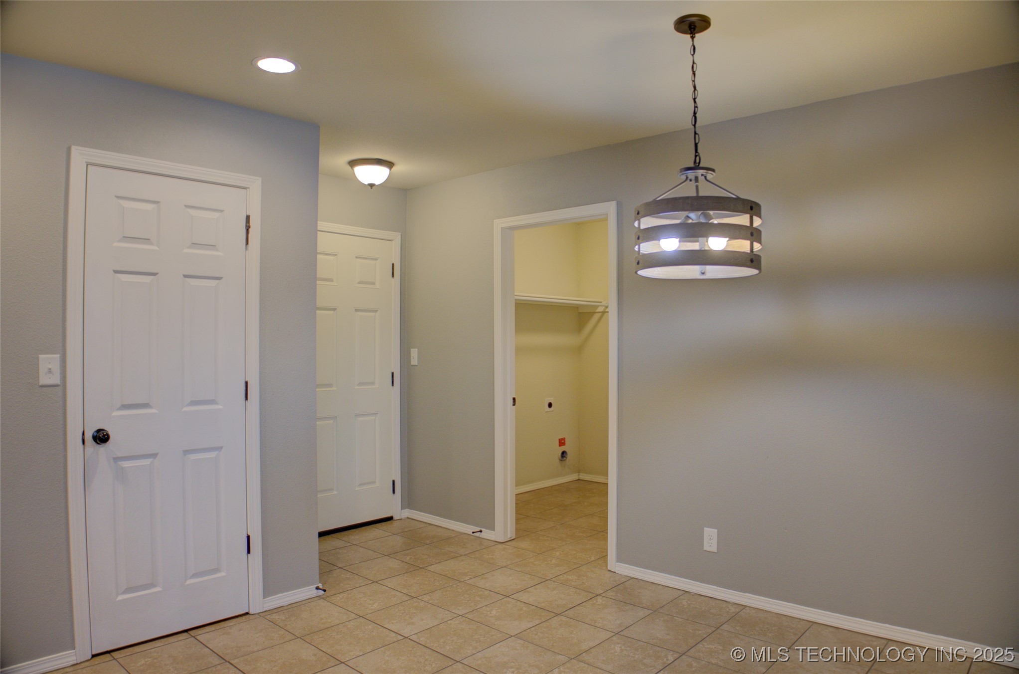 7313 S Gardenia Avenue Property Photo 21