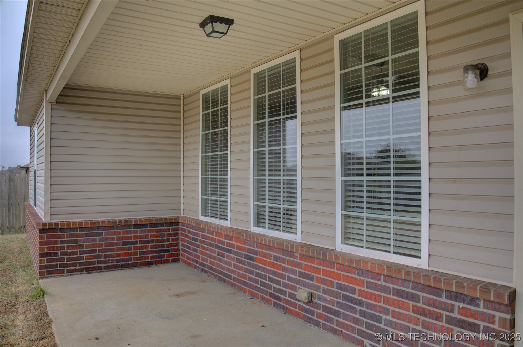 7313 S Gardenia Avenue Property Photo 54