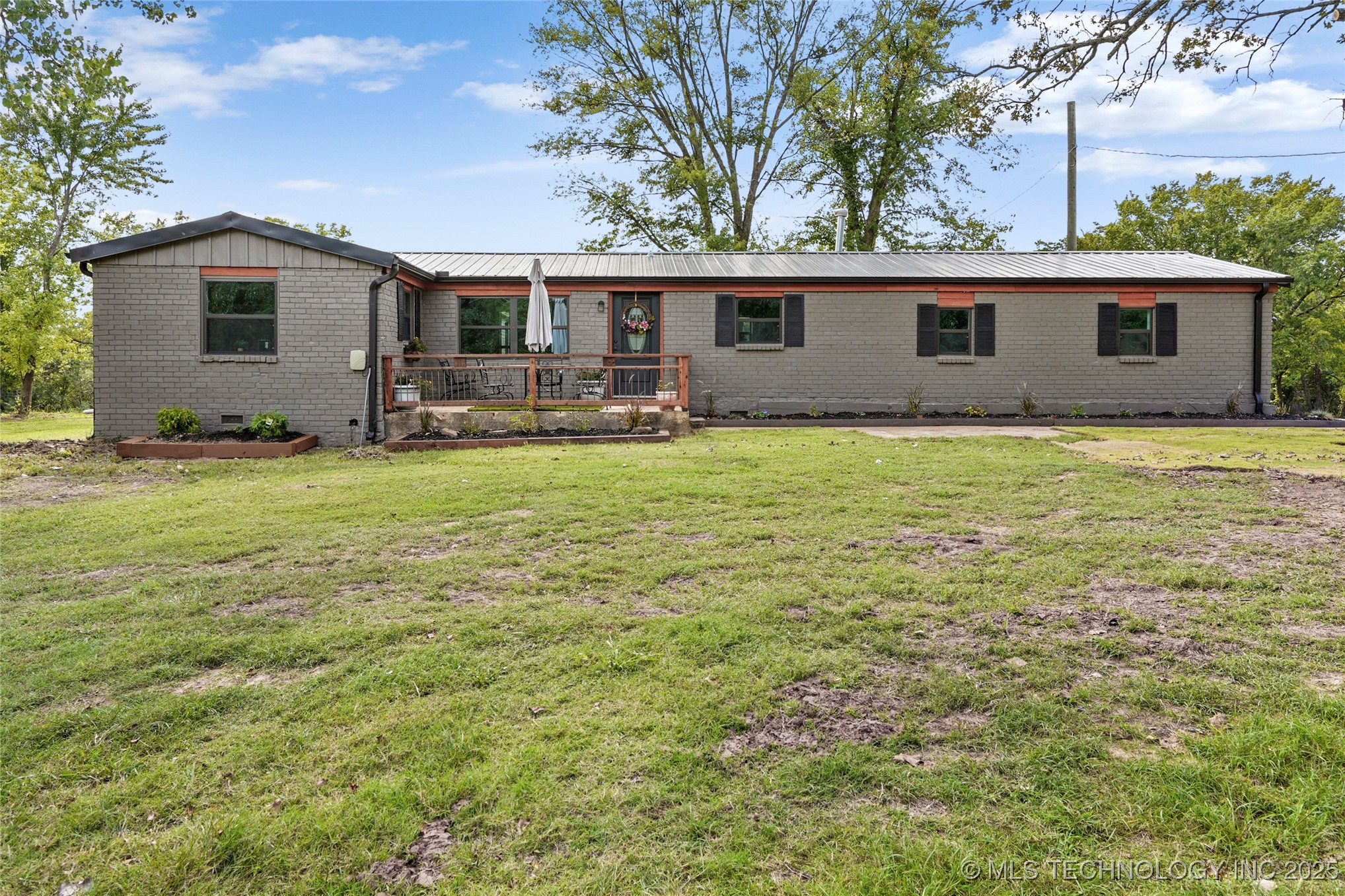 28012 E 58th Street S Property Photo 2