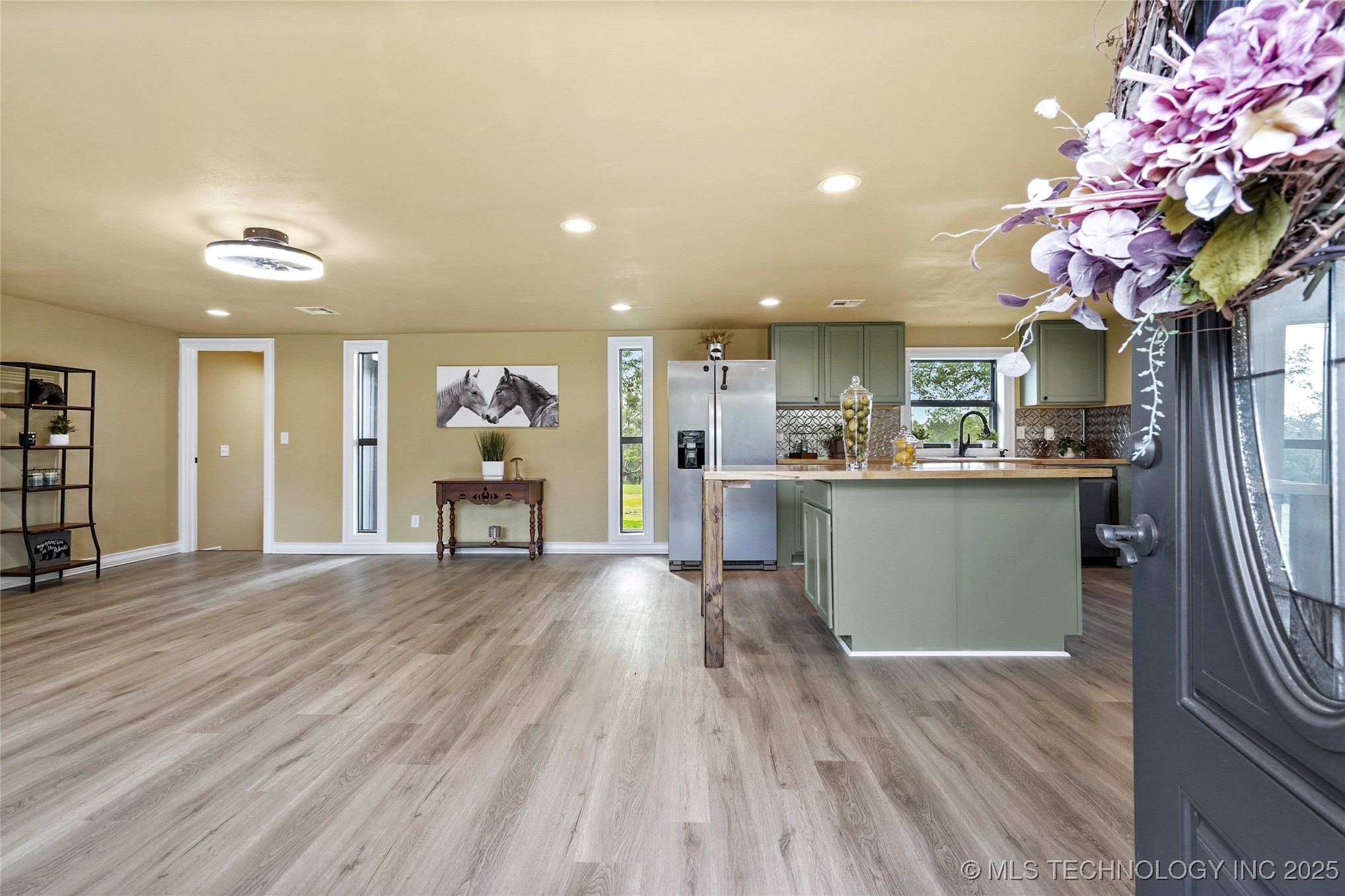 28012 E 58th Street S Property Photo 4