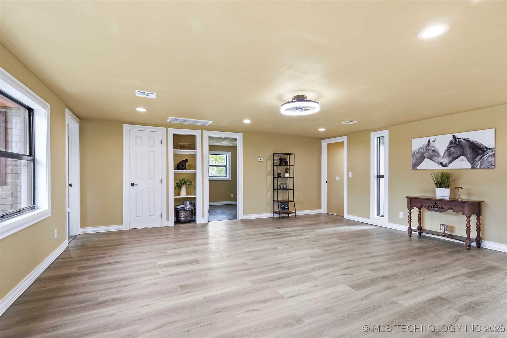 28012 E 58th Street S Property Photo 6