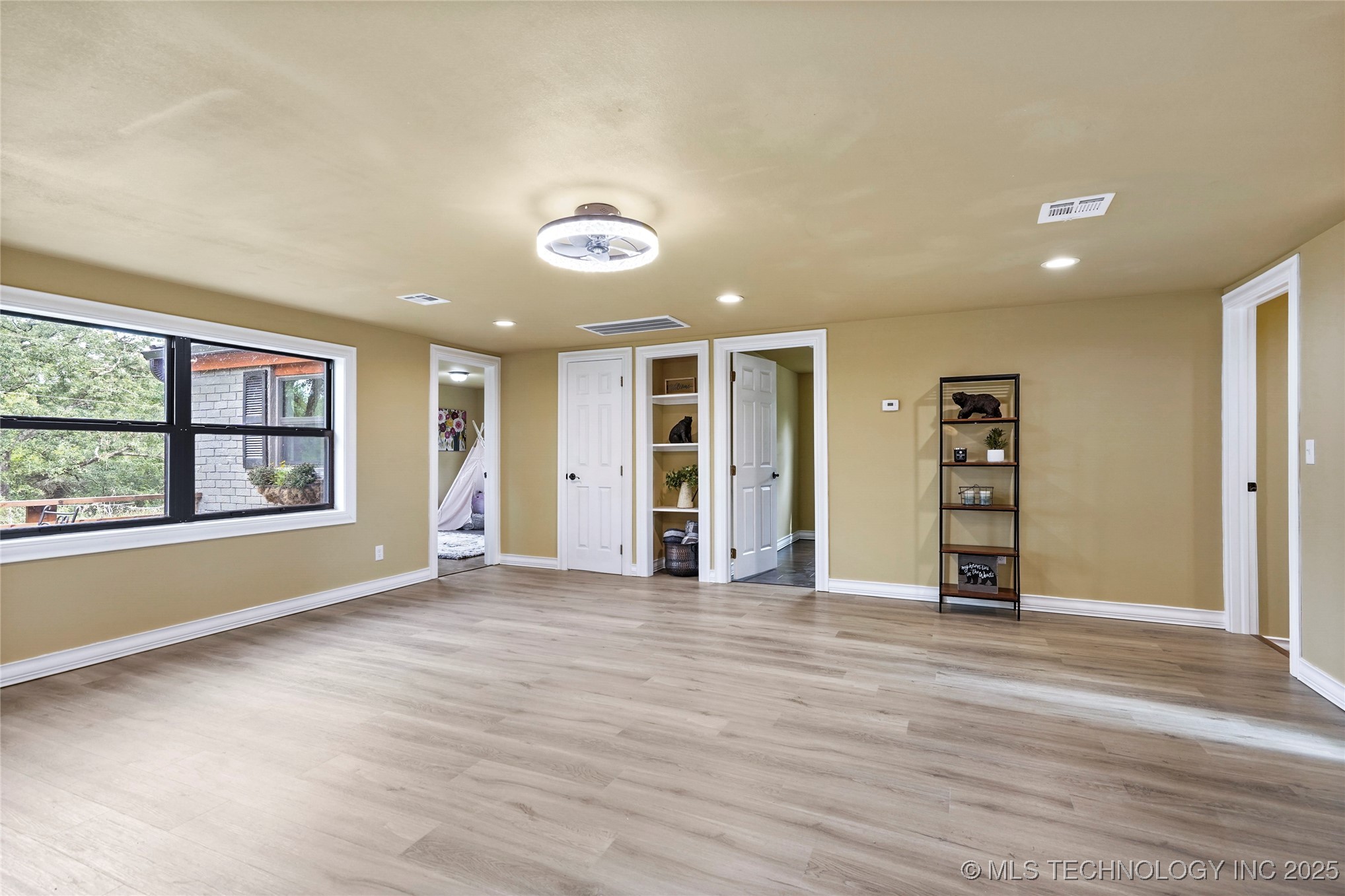 28012 E 58th Street S Property Photo 7