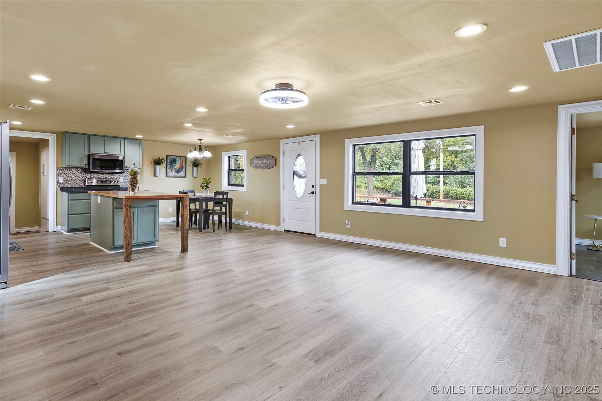 28012 E 58th Street S Property Photo 8