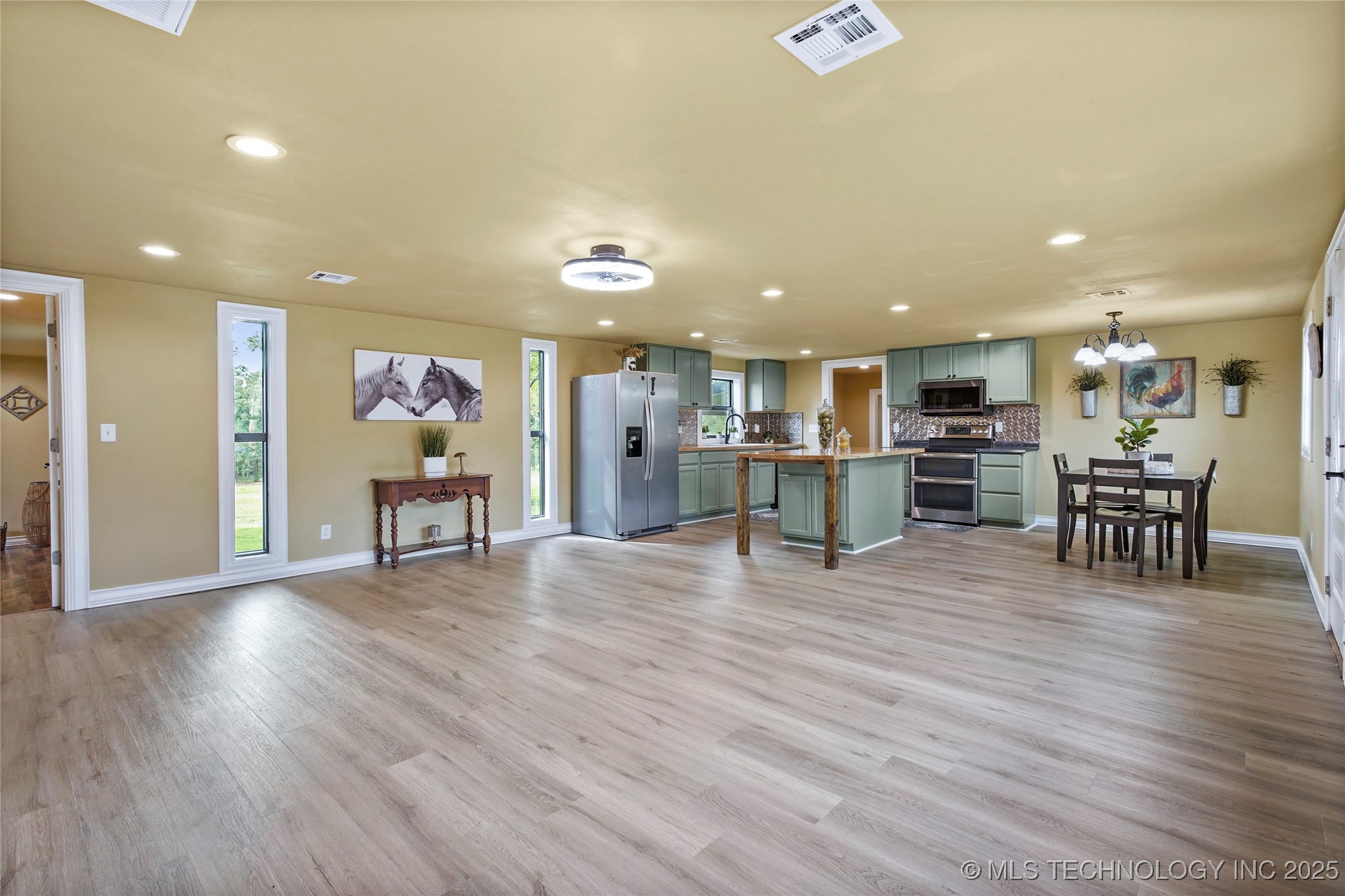 28012 E 58th Street S Property Photo 10