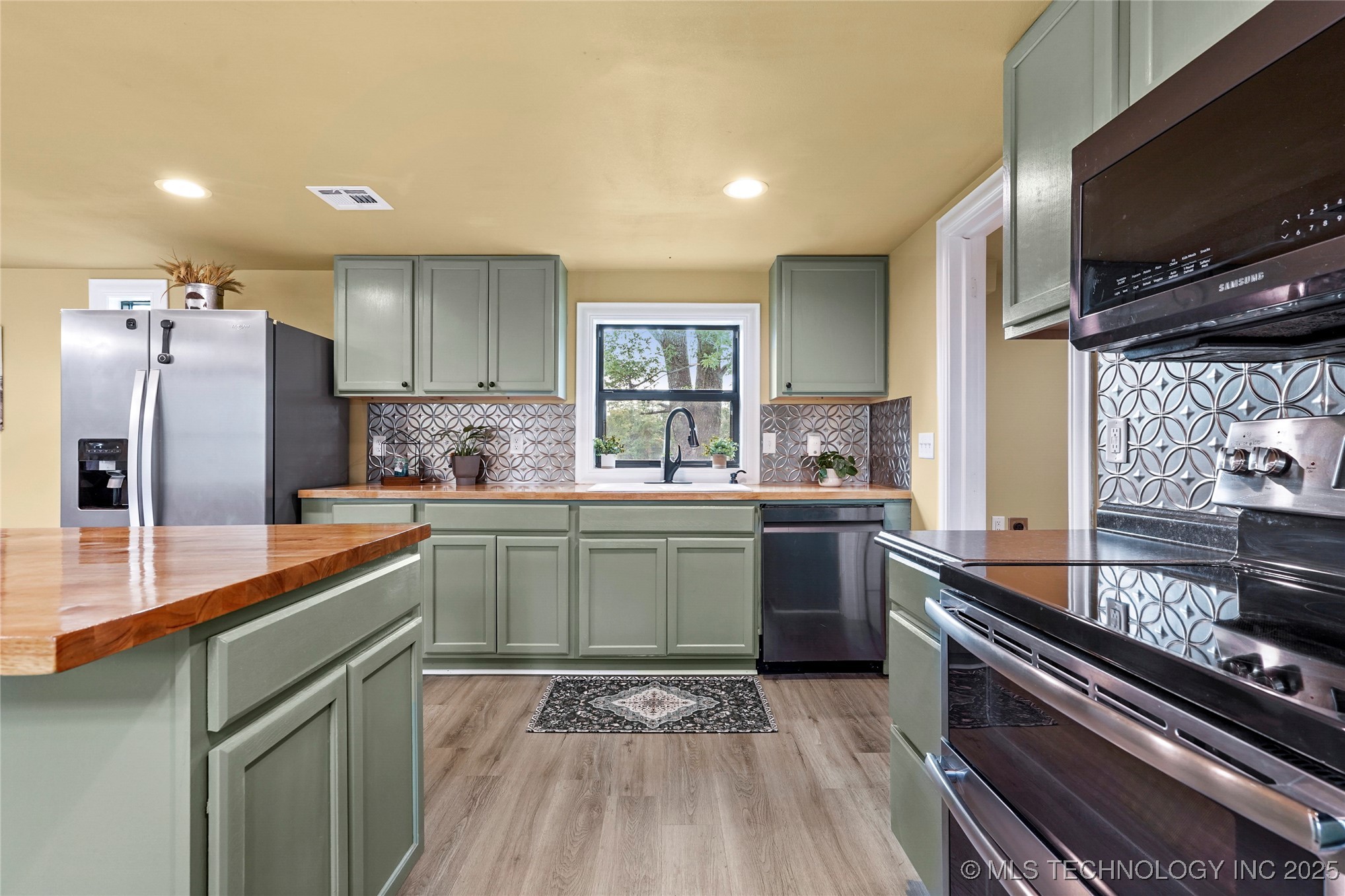 28012 E 58th Street S Property Photo 14