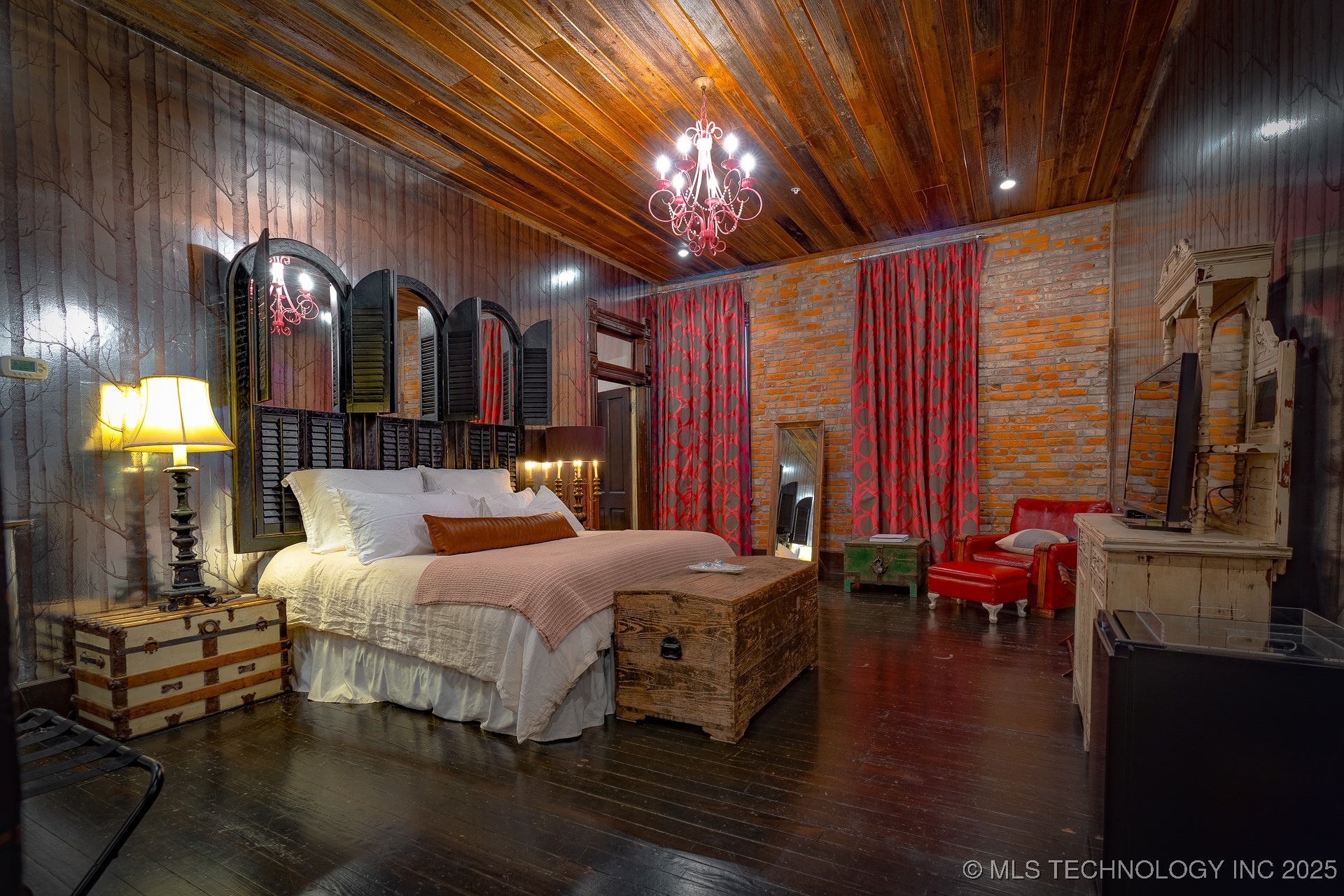 221 W Main Property Photo 5