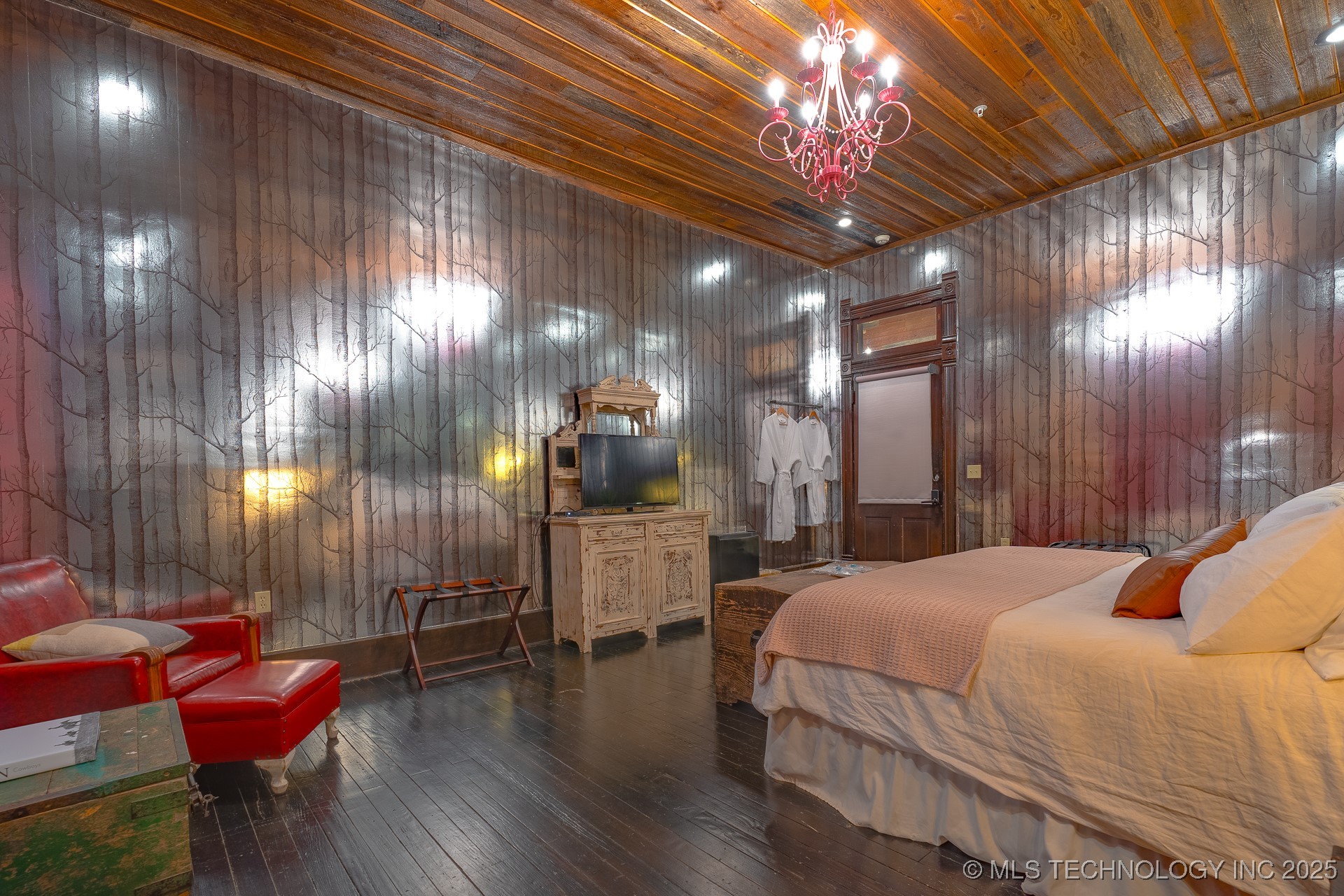 221 W Main Property Photo 7