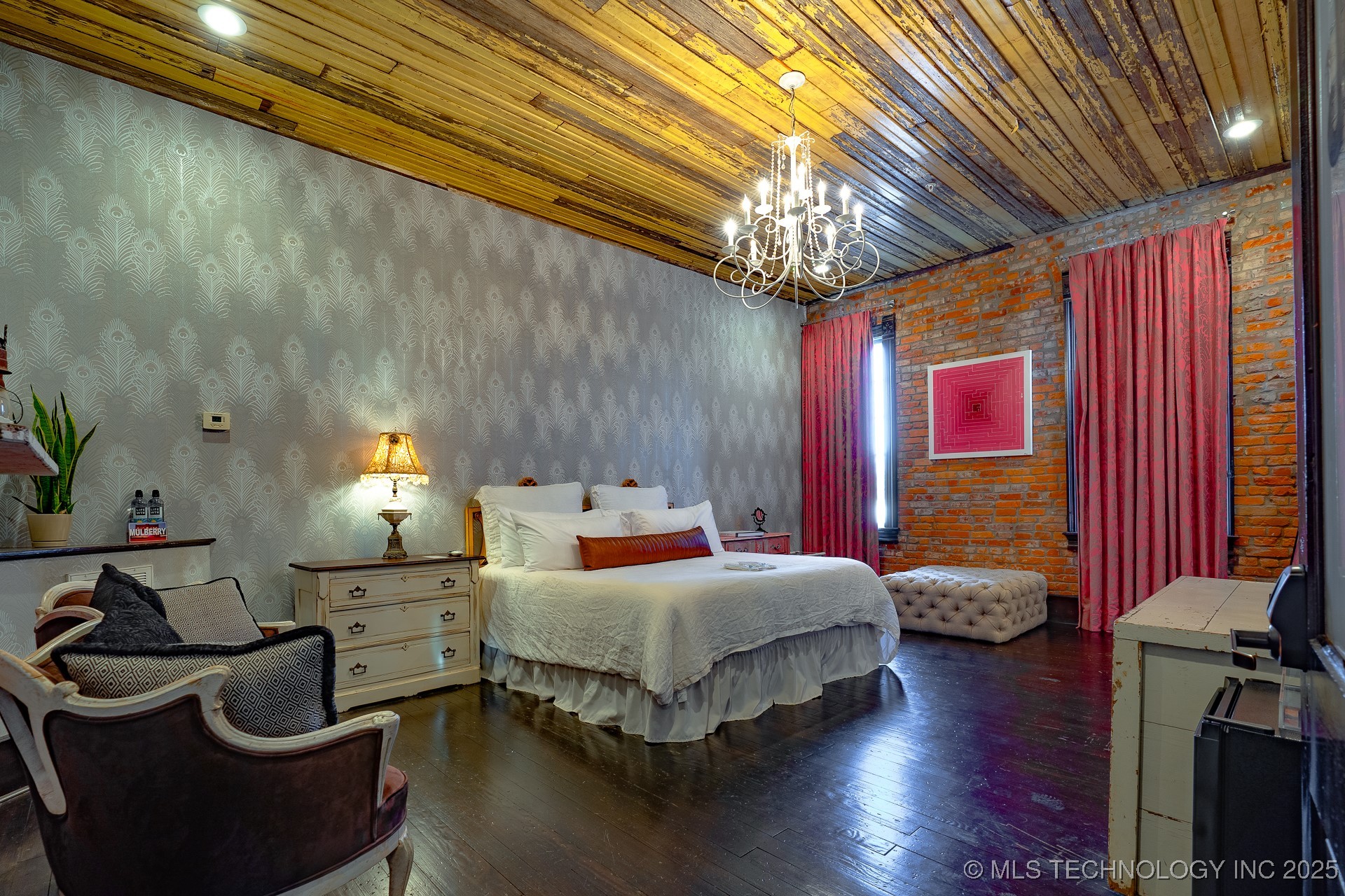 221 W Main Property Photo 9