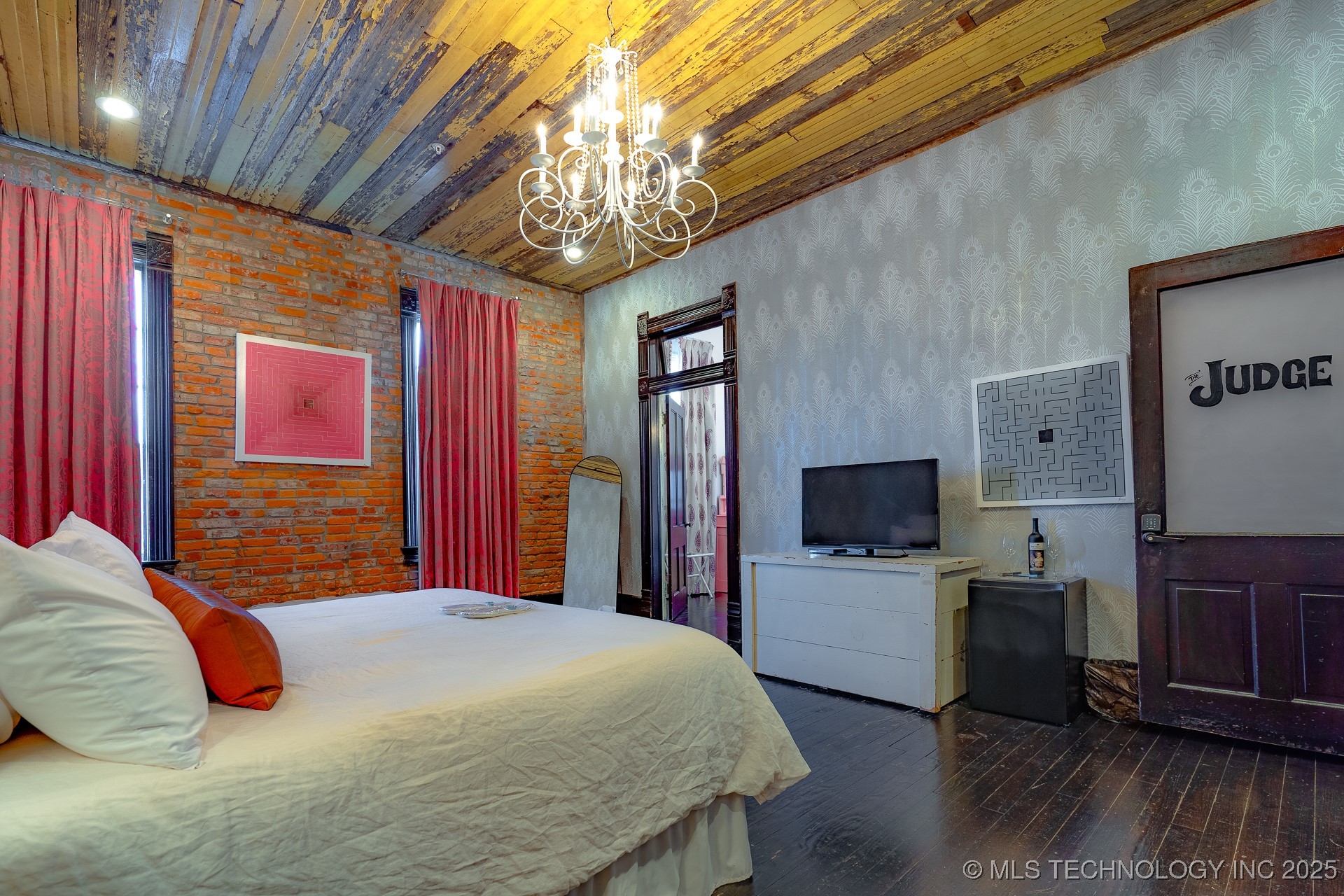 221 W Main Property Photo 10