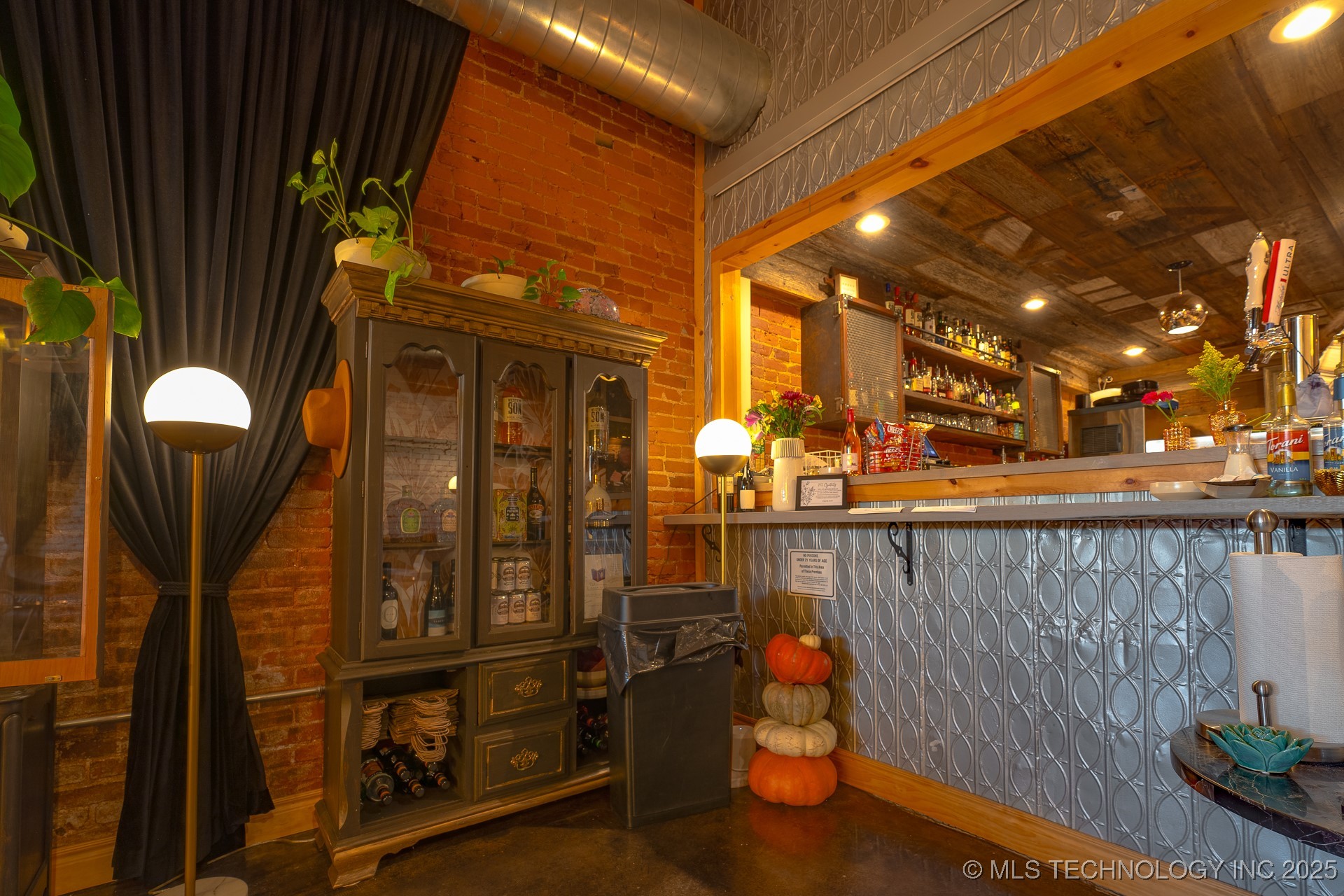 221 W Main Property Photo 24