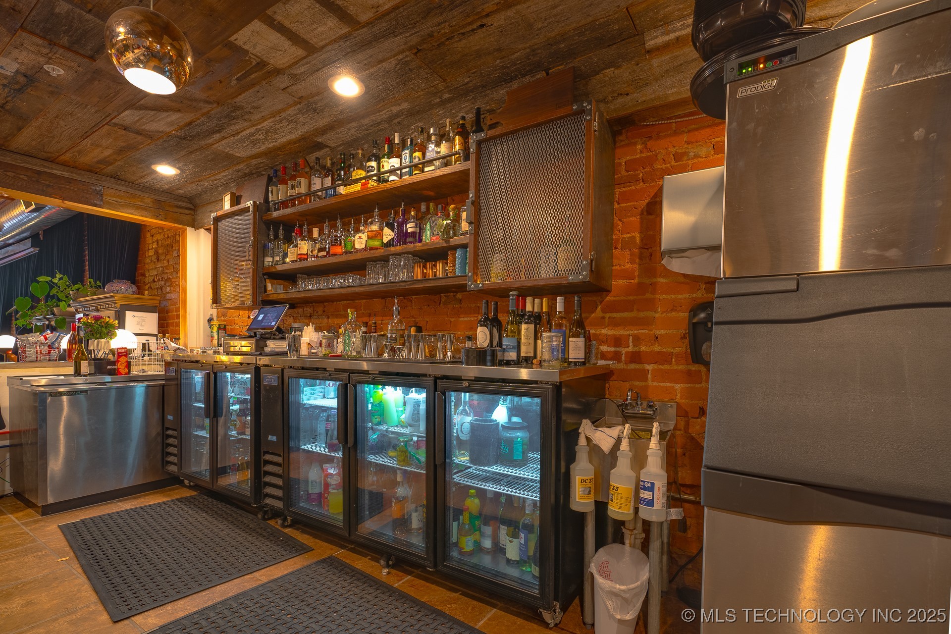 221 W Main Property Photo 25